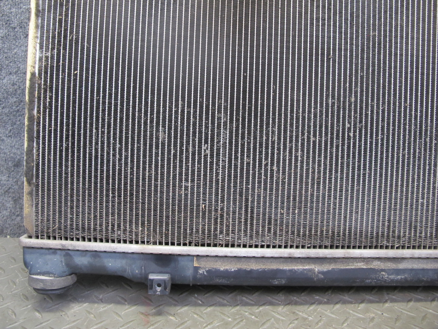 01-05 Lexus JCE10L IS300 Engine Cooling Radiator 422133-5611 OEM