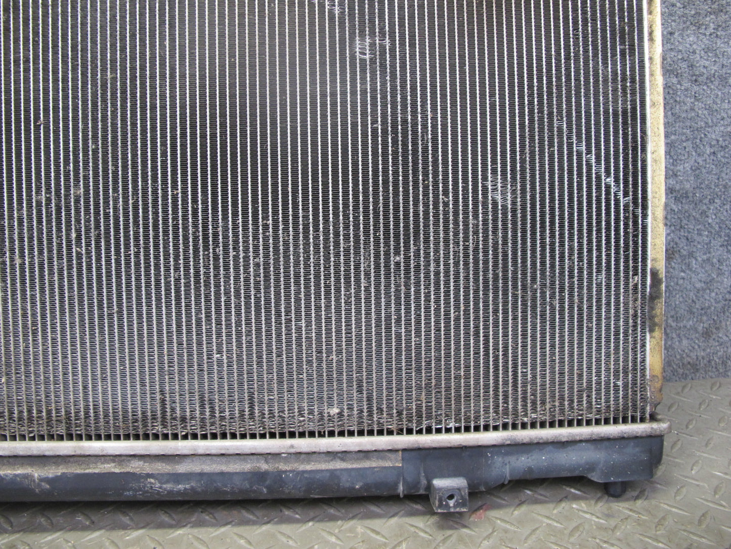 01-05 Lexus JCE10L IS300 Engine Cooling Radiator 422133-5611 OEM