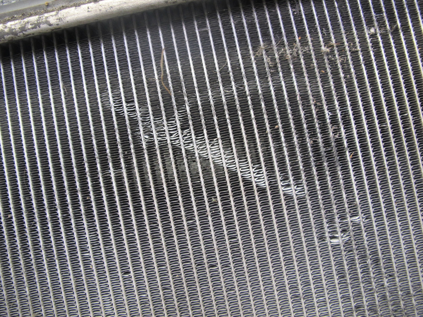 01-05 Lexus JCE10L IS300 Engine Cooling Radiator 422133-5611 OEM