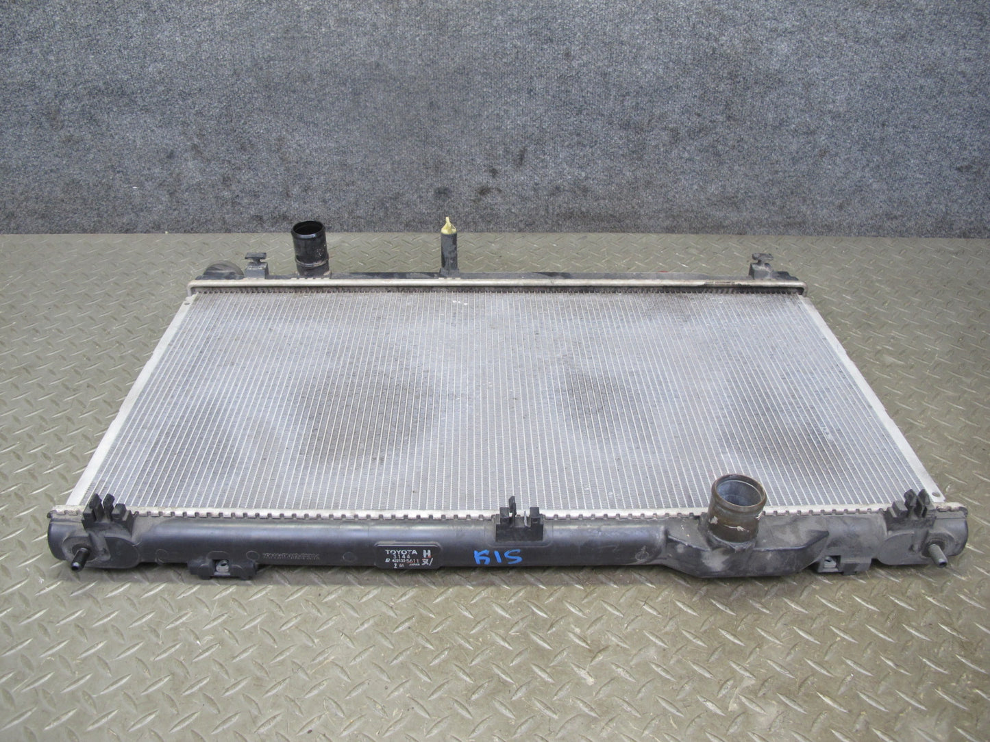 01-05 Lexus JCE10L IS300 Engine Cooling Radiator 422133-5611 OEM