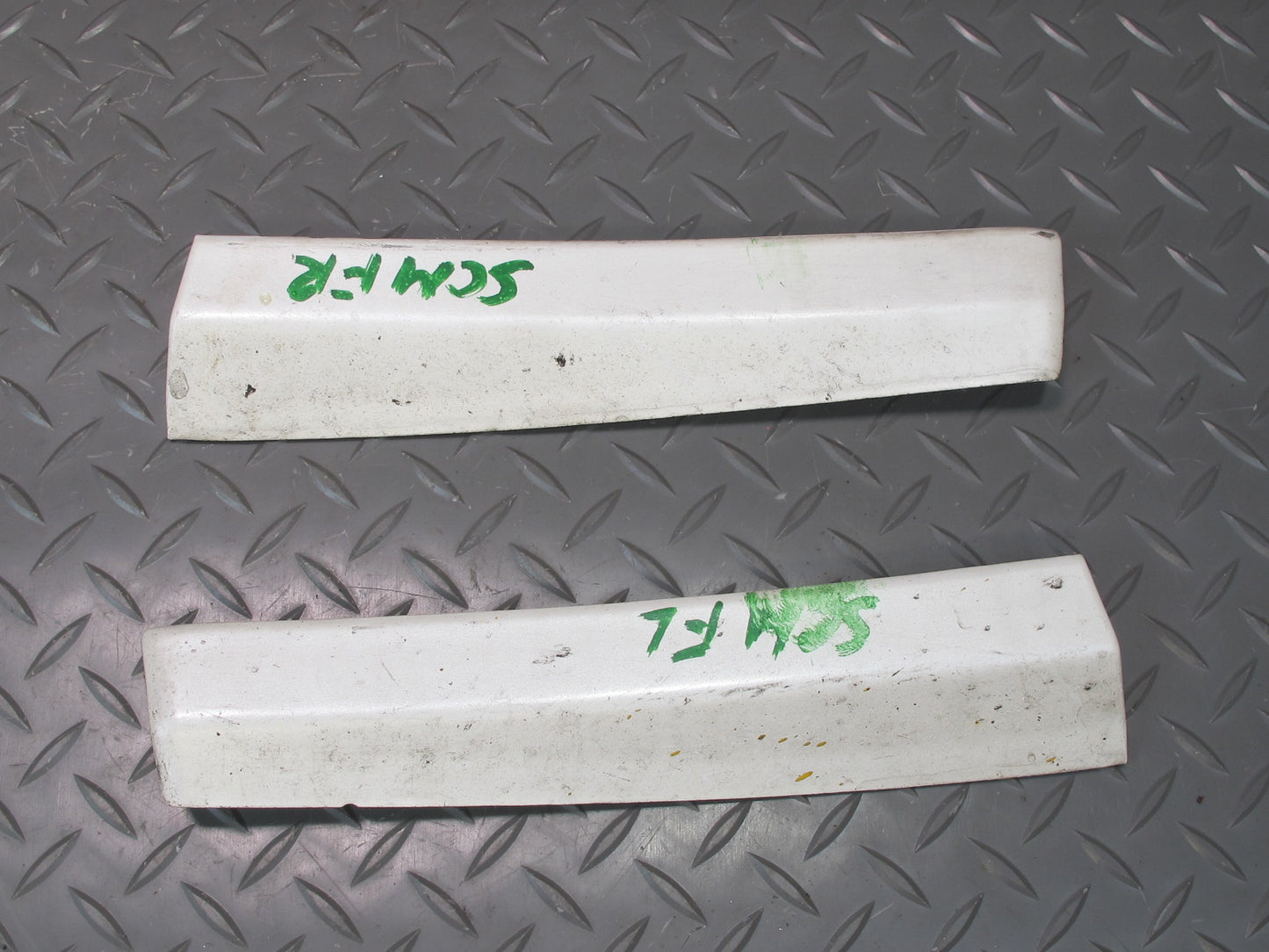 92-96 Lexus UZZ30L SC300 SC400 Set of 2 Front Lower Fender Molding White OEM
