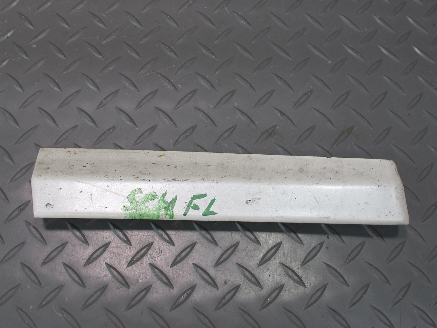 92-96 Lexus UZZ30L SC300 SC400 Set of 2 Front Lower Fender Molding White OEM