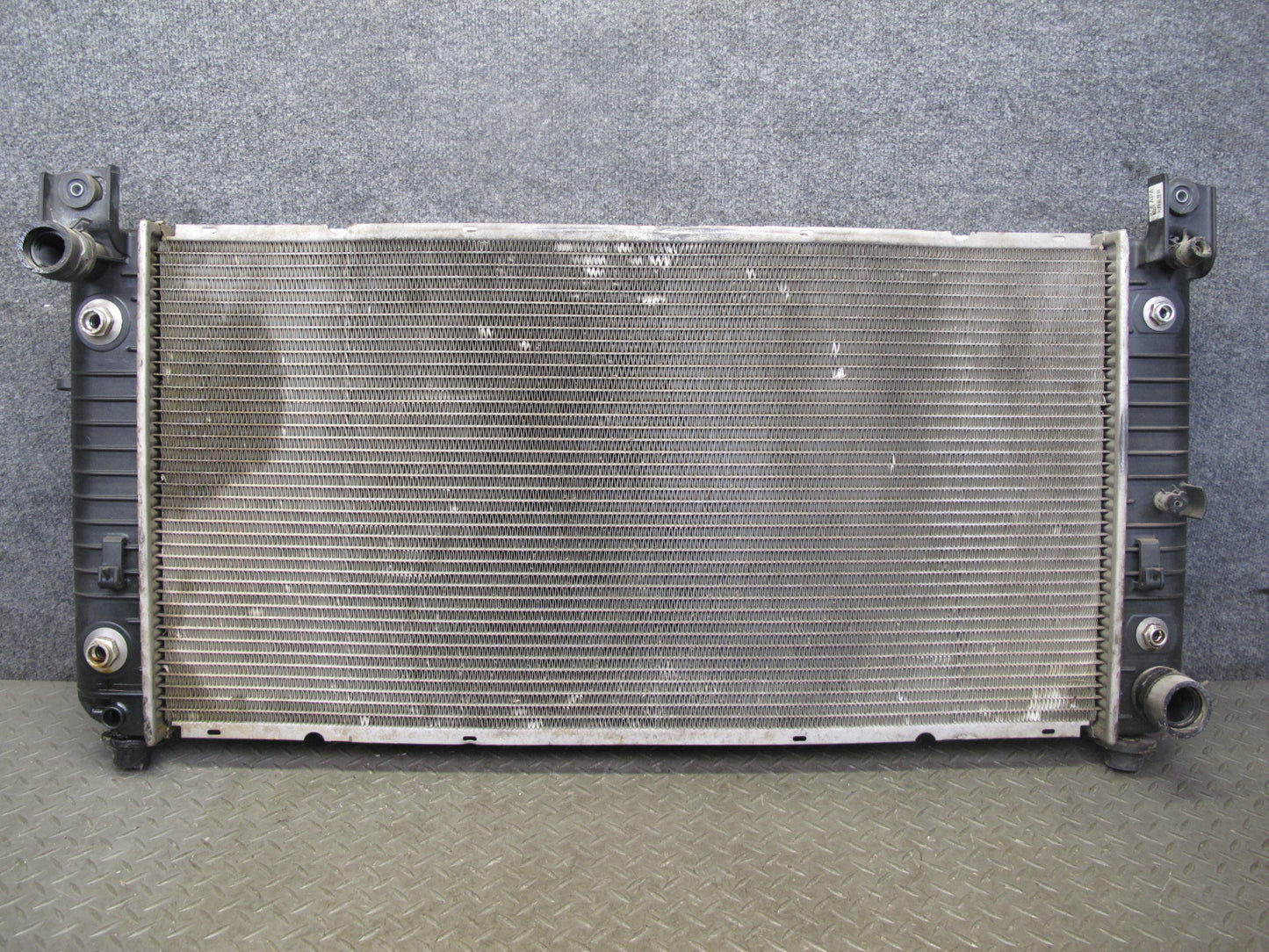 2003-2007 Hummer H2 6.0L Engine Motor Coolant Radiator