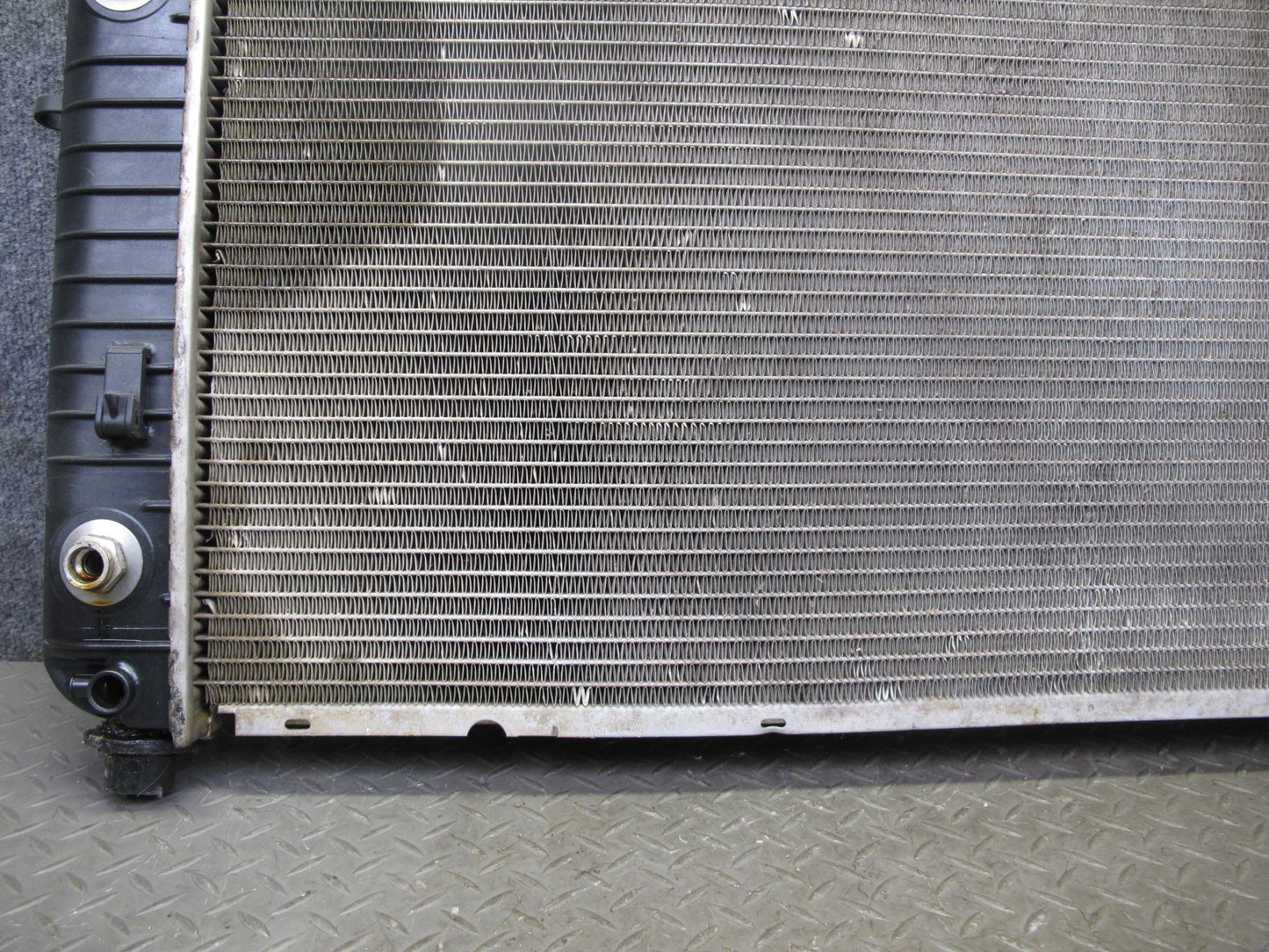 2003-2007 Hummer H2 6.0L Engine Motor Coolant Radiator