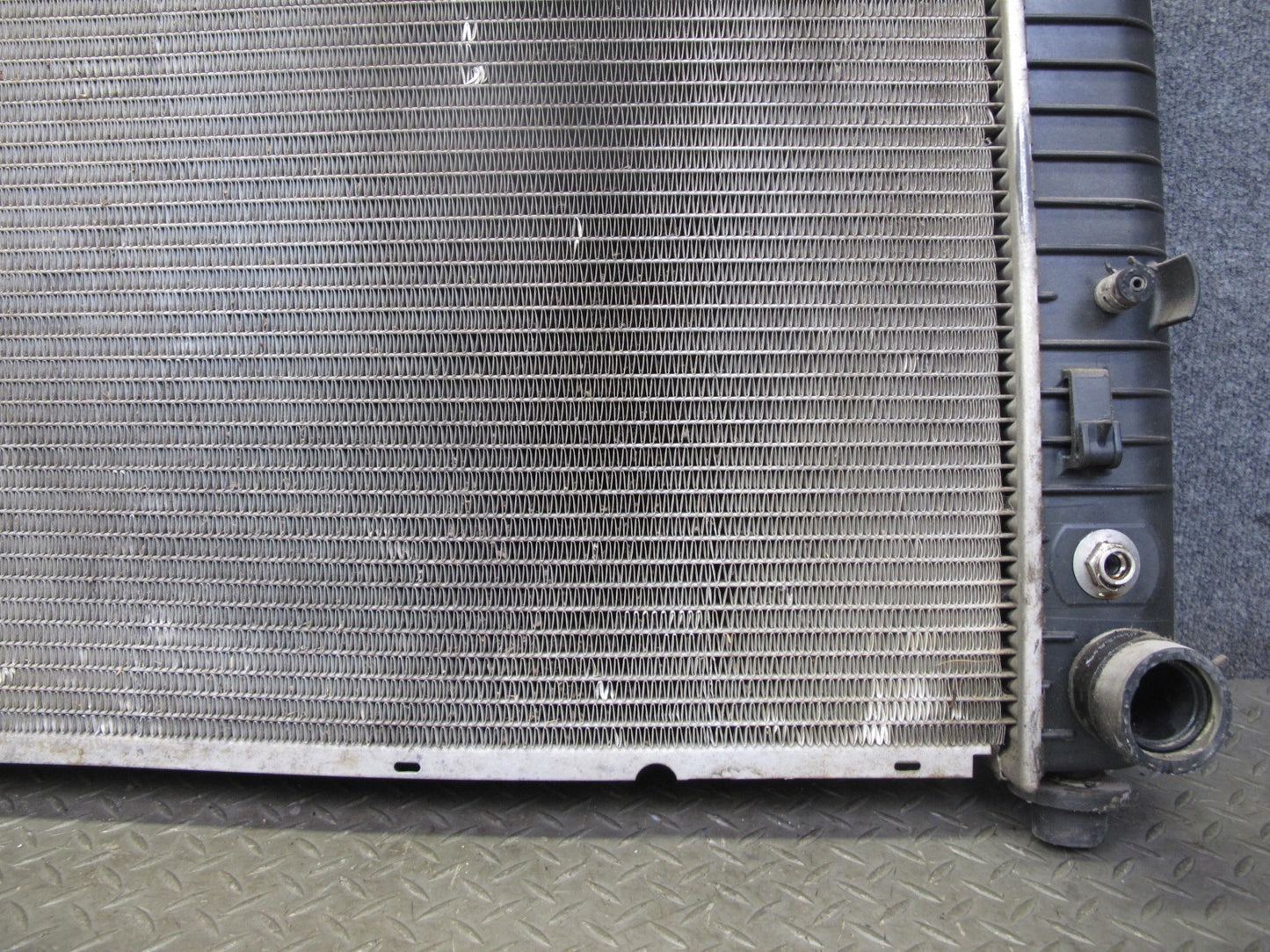 2003-2007 Hummer H2 6.0L Engine Motor Coolant Radiator