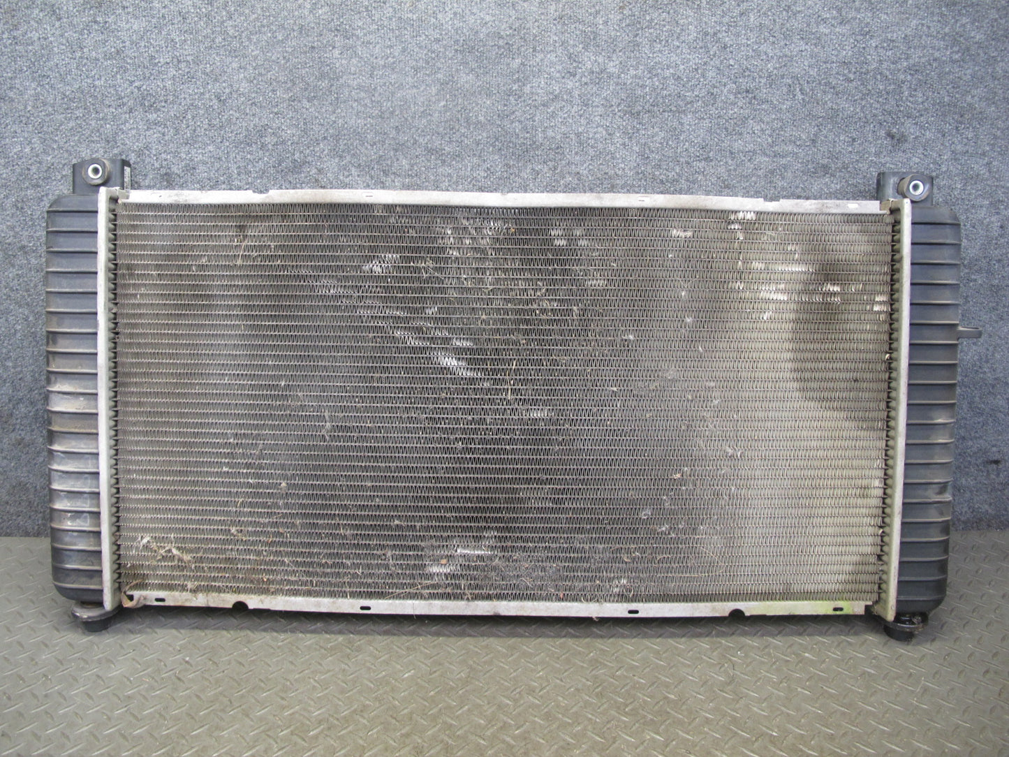 2003-2007 Hummer H2 6.0L Engine Motor Coolant Radiator