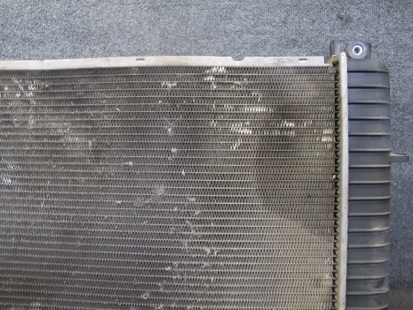 2003-2007 Hummer H2 6.0L Engine Motor Coolant Radiator