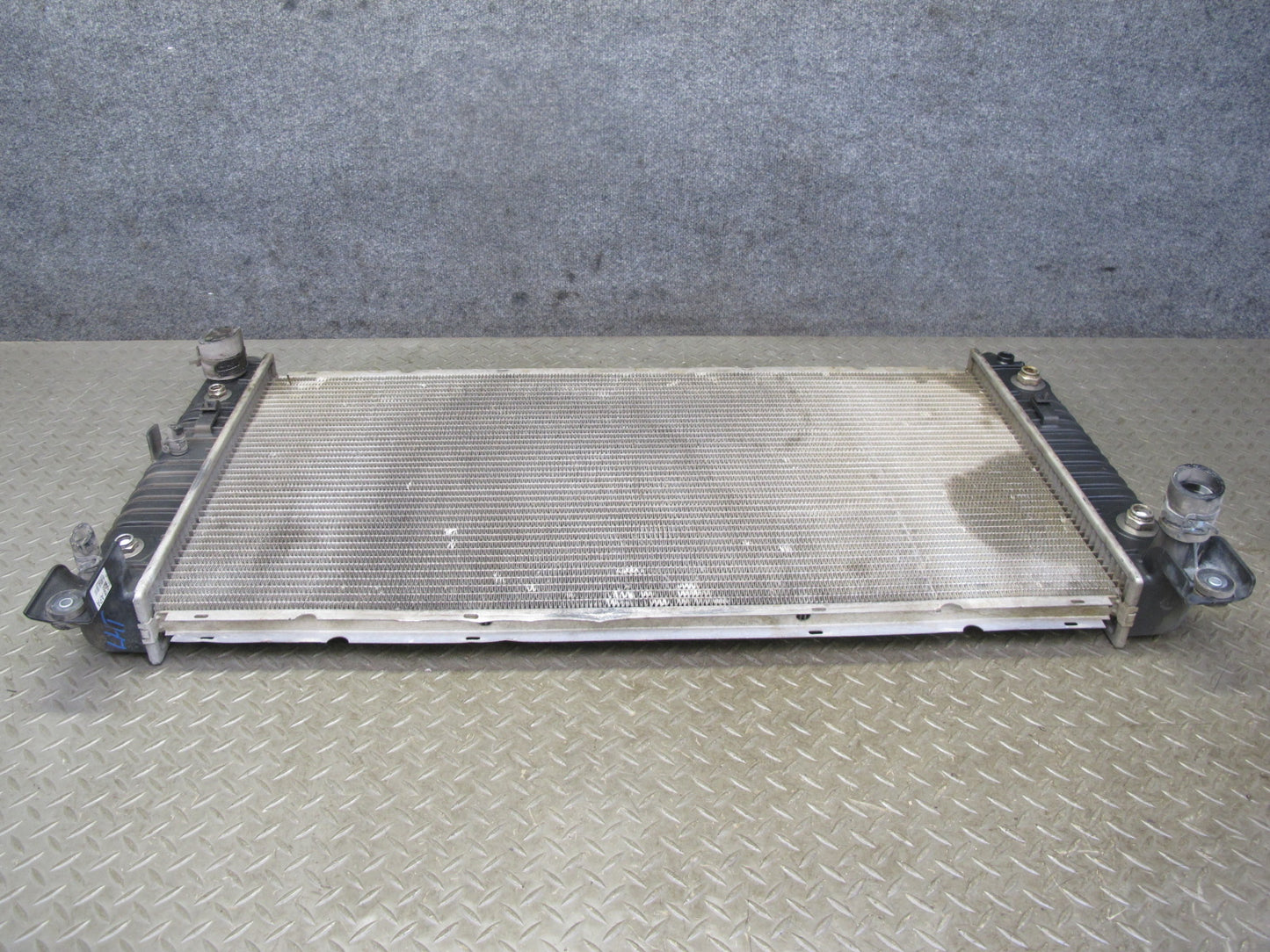 2003-2007 Hummer H2 6.0L Engine Motor Coolant Radiator