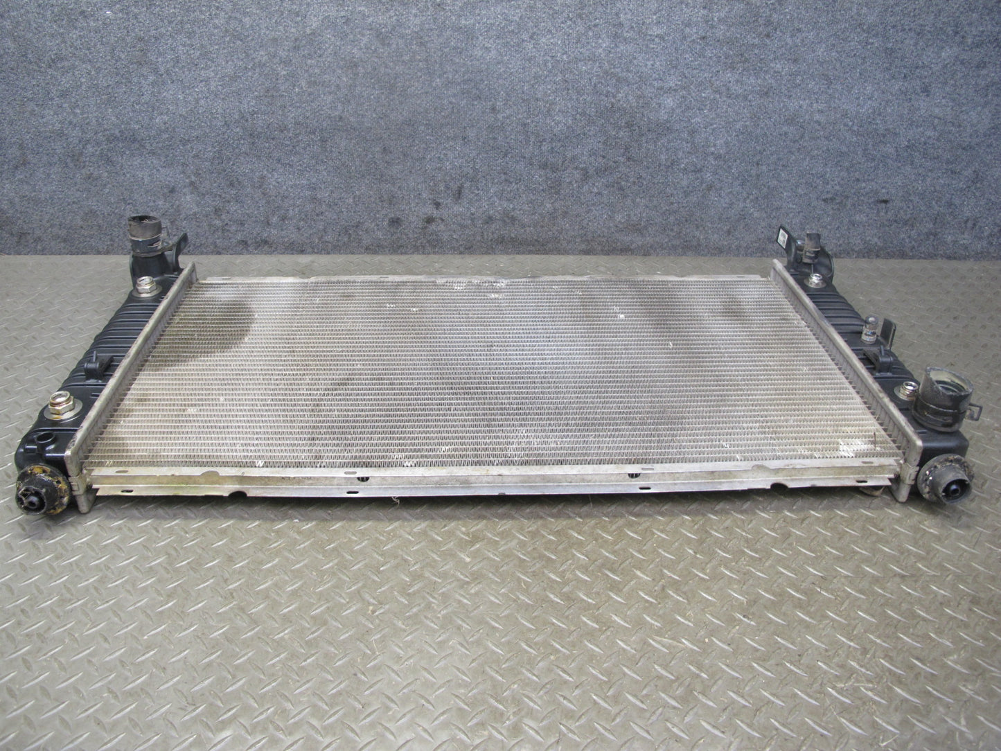 2003-2007 Hummer H2 6.0L Engine Motor Coolant Radiator