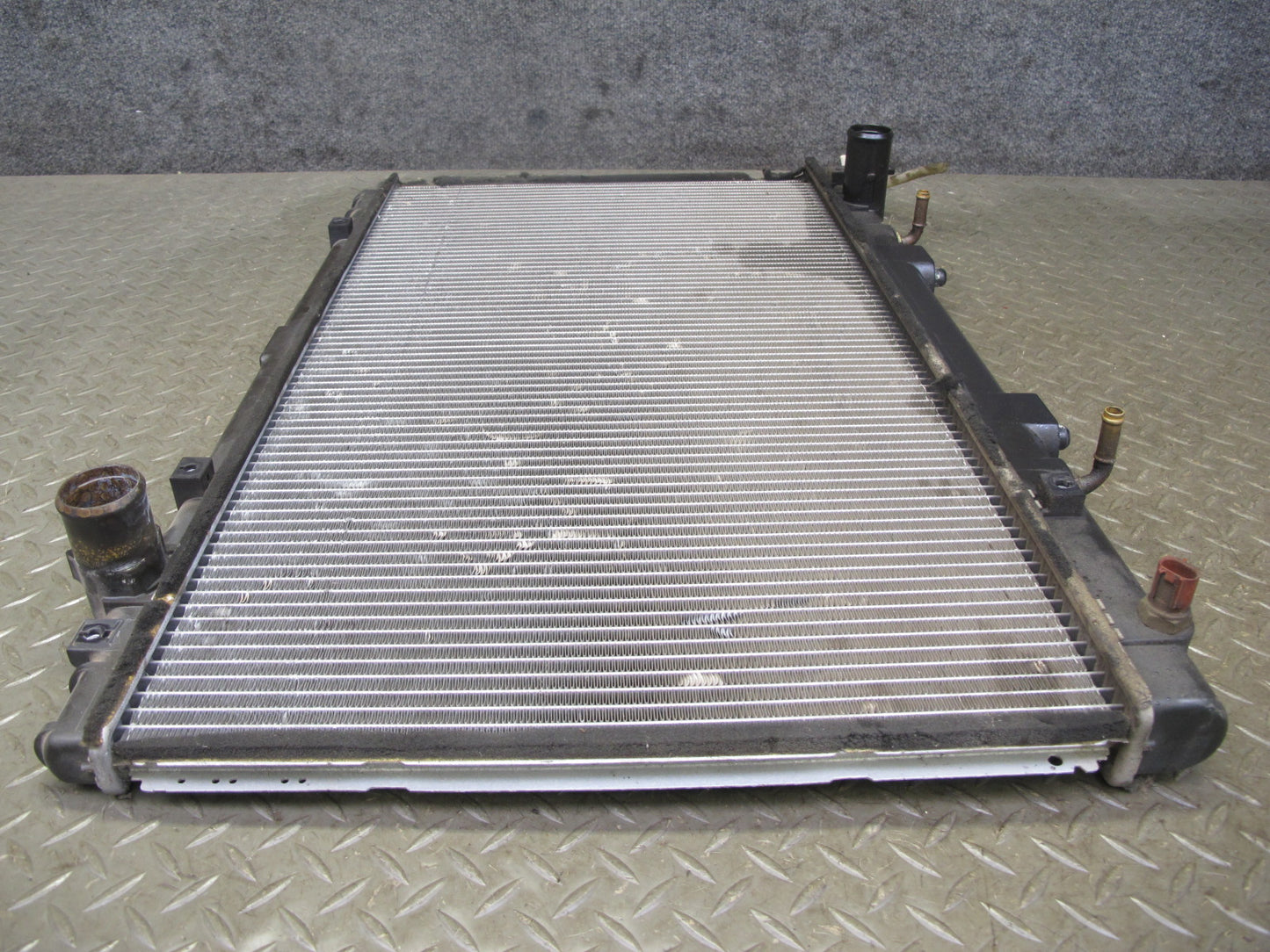 95-00 Toyota Celsior Lexus LS400 UCF20 Engine Cooling Radiator 43K Miles OEM