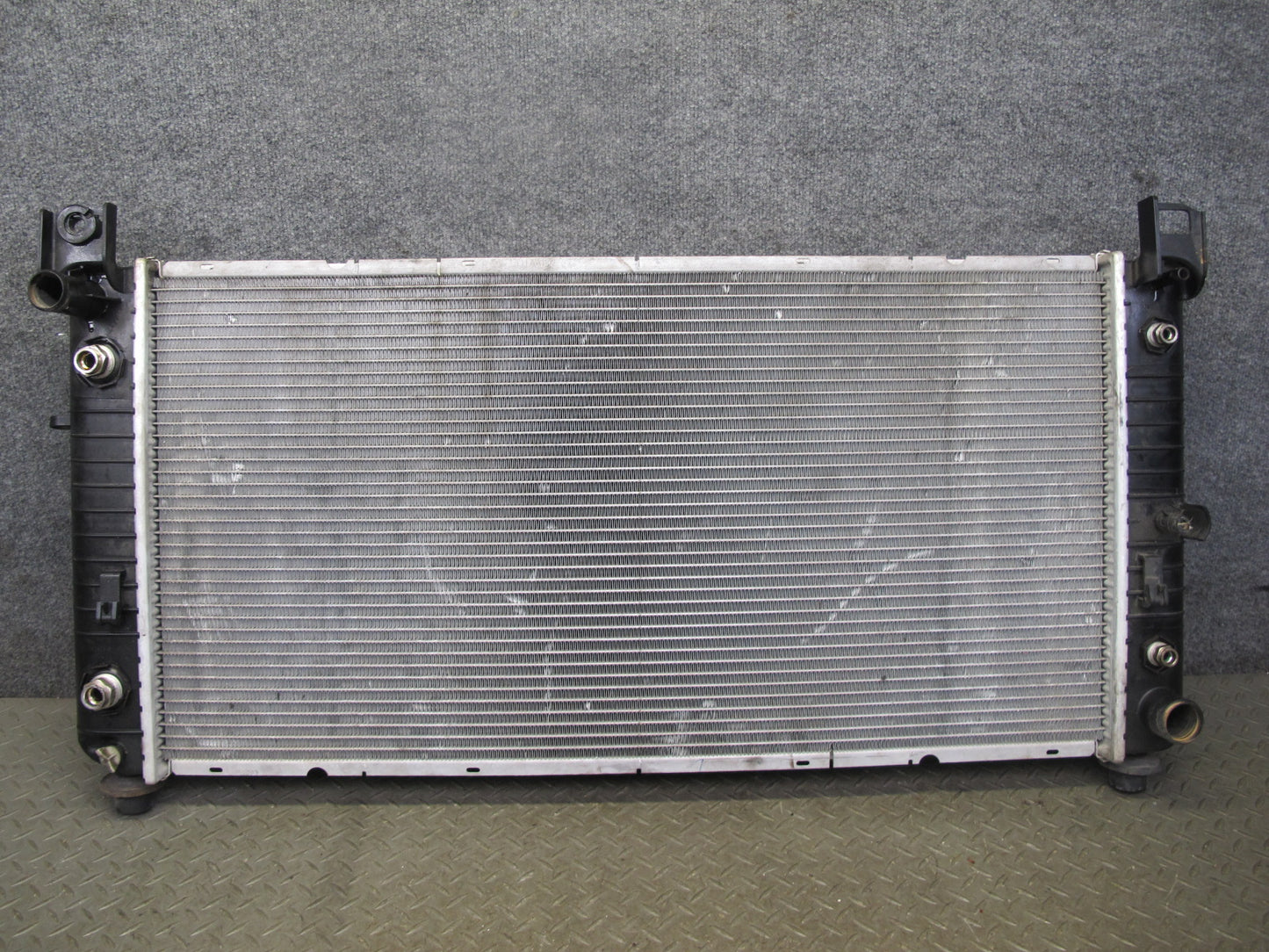 2003-2007 Hummer H2 6.0L Engine Motor Coolant Radiator