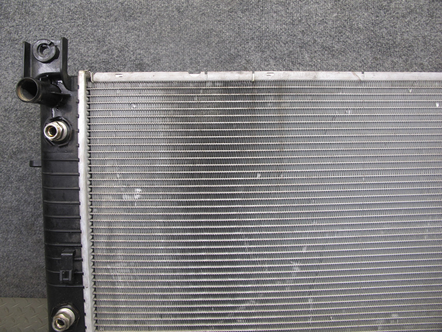 2003-2007 Hummer H2 6.0L Engine Motor Coolant Radiator