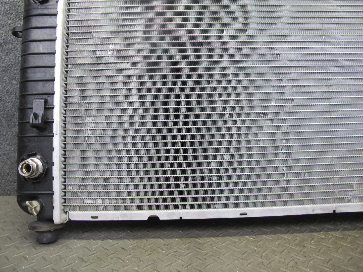 2003-2007 Hummer H2 6.0L Engine Motor Coolant Radiator