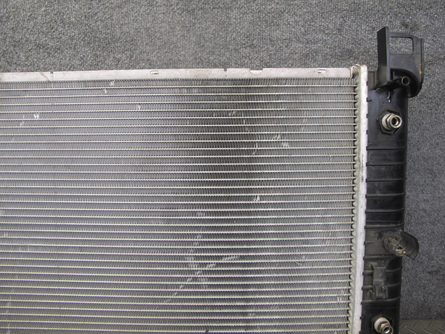 2003-2007 Hummer H2 6.0L Engine Motor Coolant Radiator