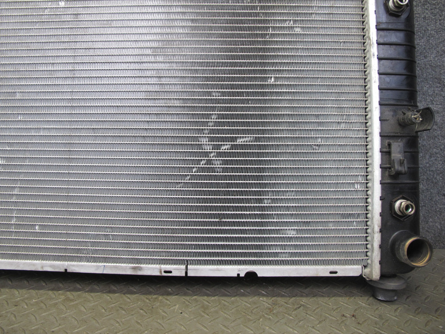 2003-2007 Hummer H2 6.0L Engine Motor Coolant Radiator