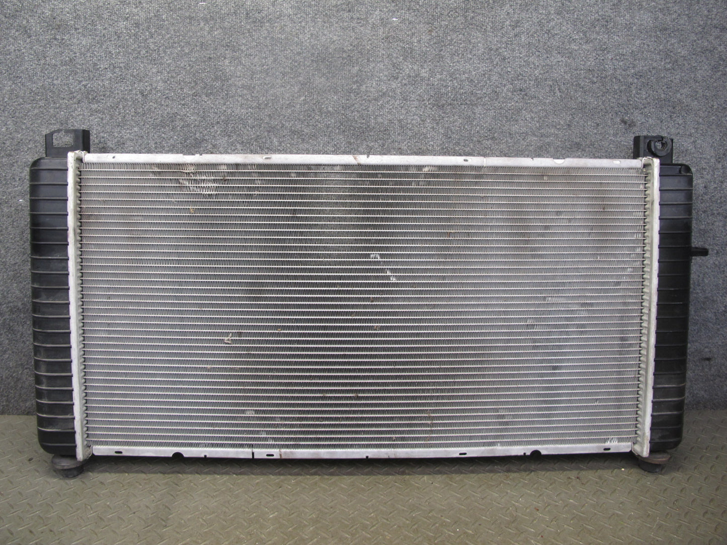 2003-2007 Hummer H2 6.0L Engine Motor Coolant Radiator