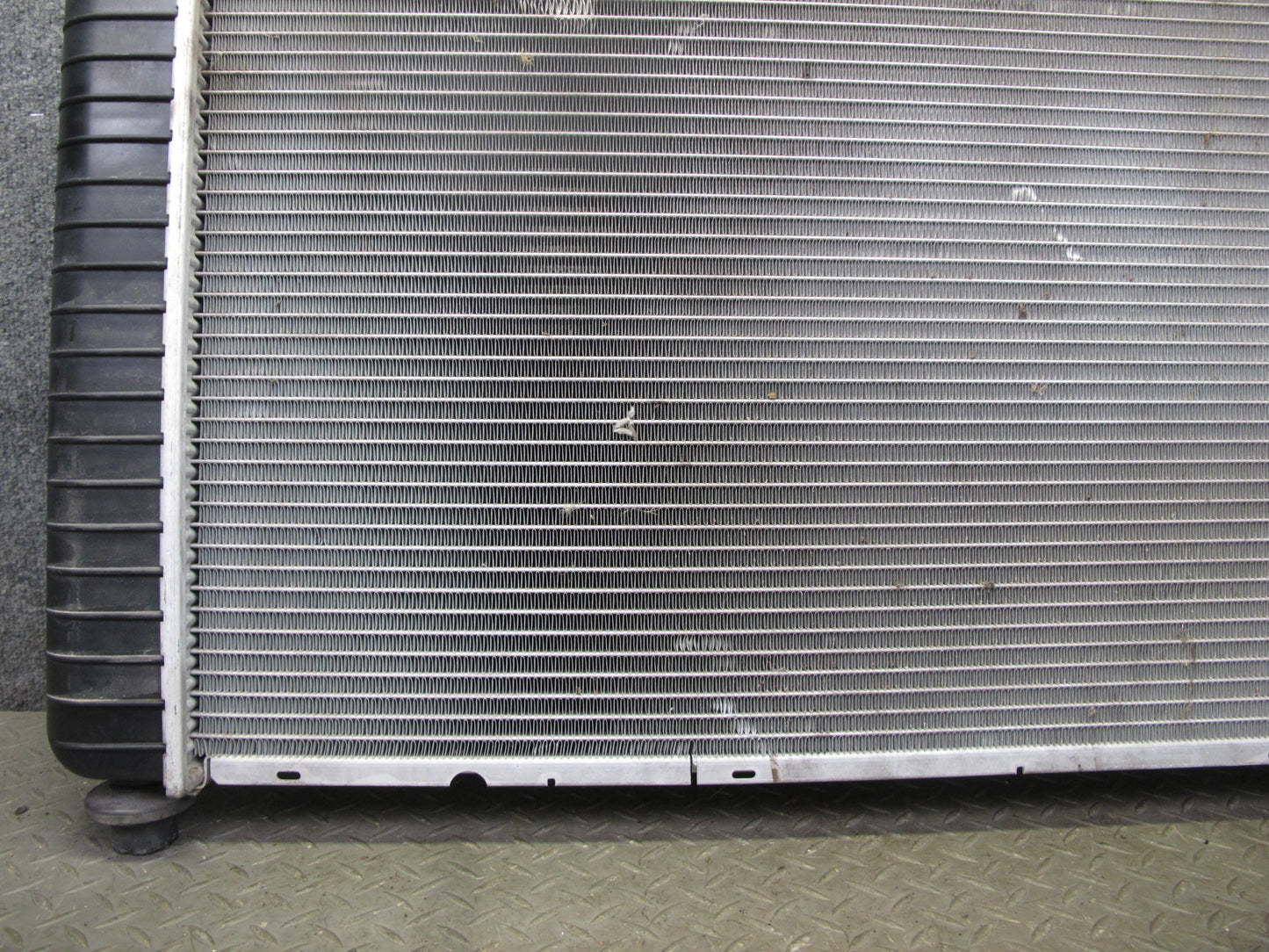 2003-2007 Hummer H2 6.0L Engine Motor Coolant Radiator