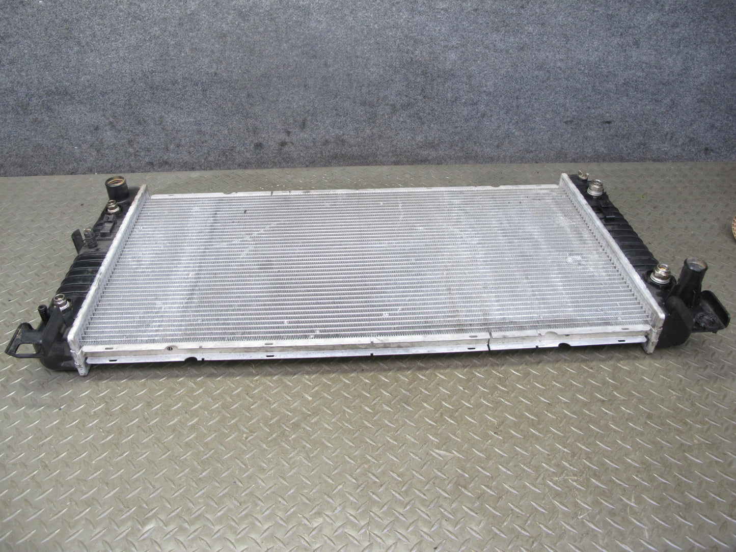 2003-2007 Hummer H2 6.0L Engine Motor Coolant Radiator