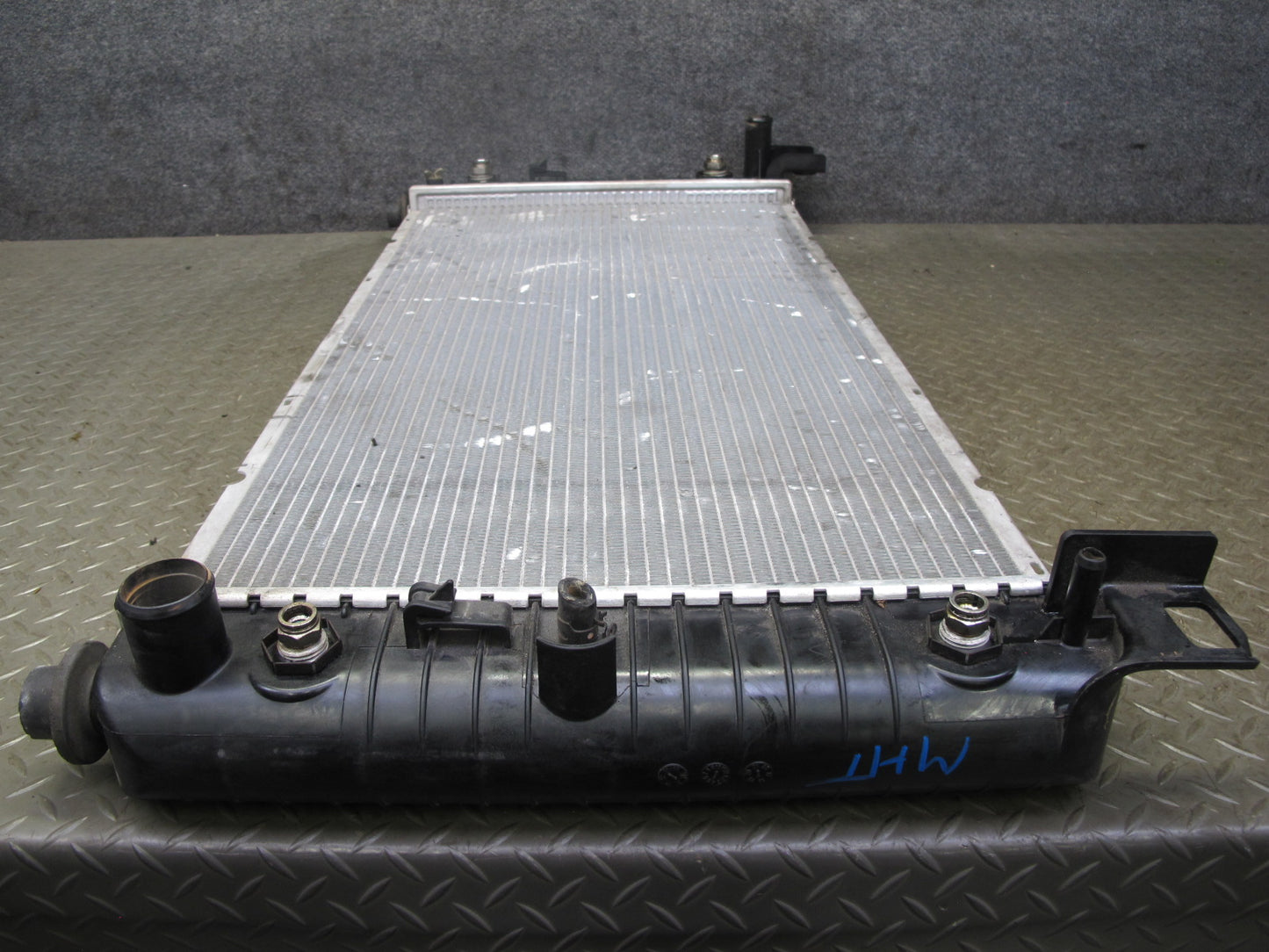 2003-2007 Hummer H2 6.0L Engine Motor Coolant Radiator