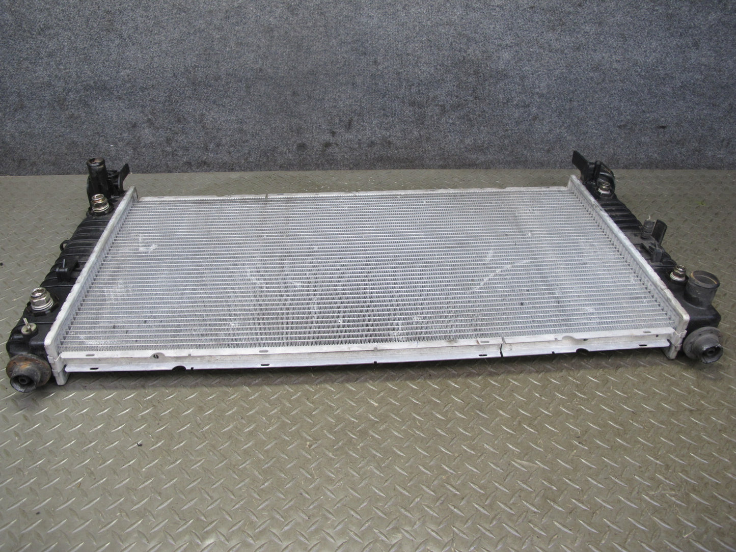 2003-2007 Hummer H2 6.0L Engine Motor Coolant Radiator