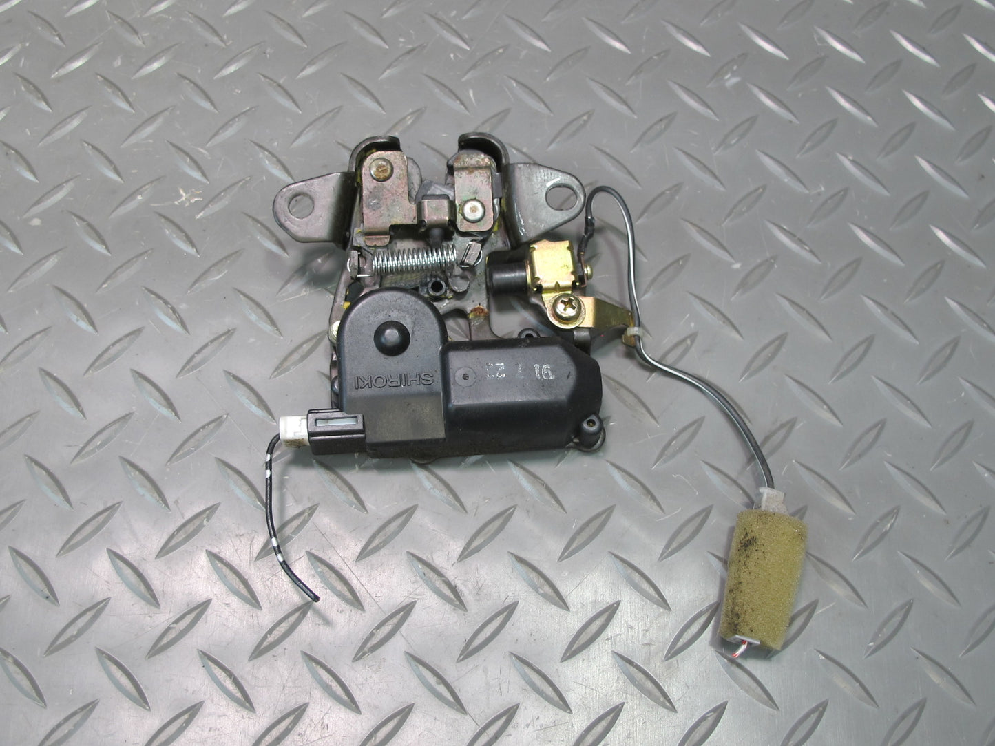 92-00 Lexus UZZ30L SC300 SC400 Rear Trunk Lid Lock Latch Actuator OEM