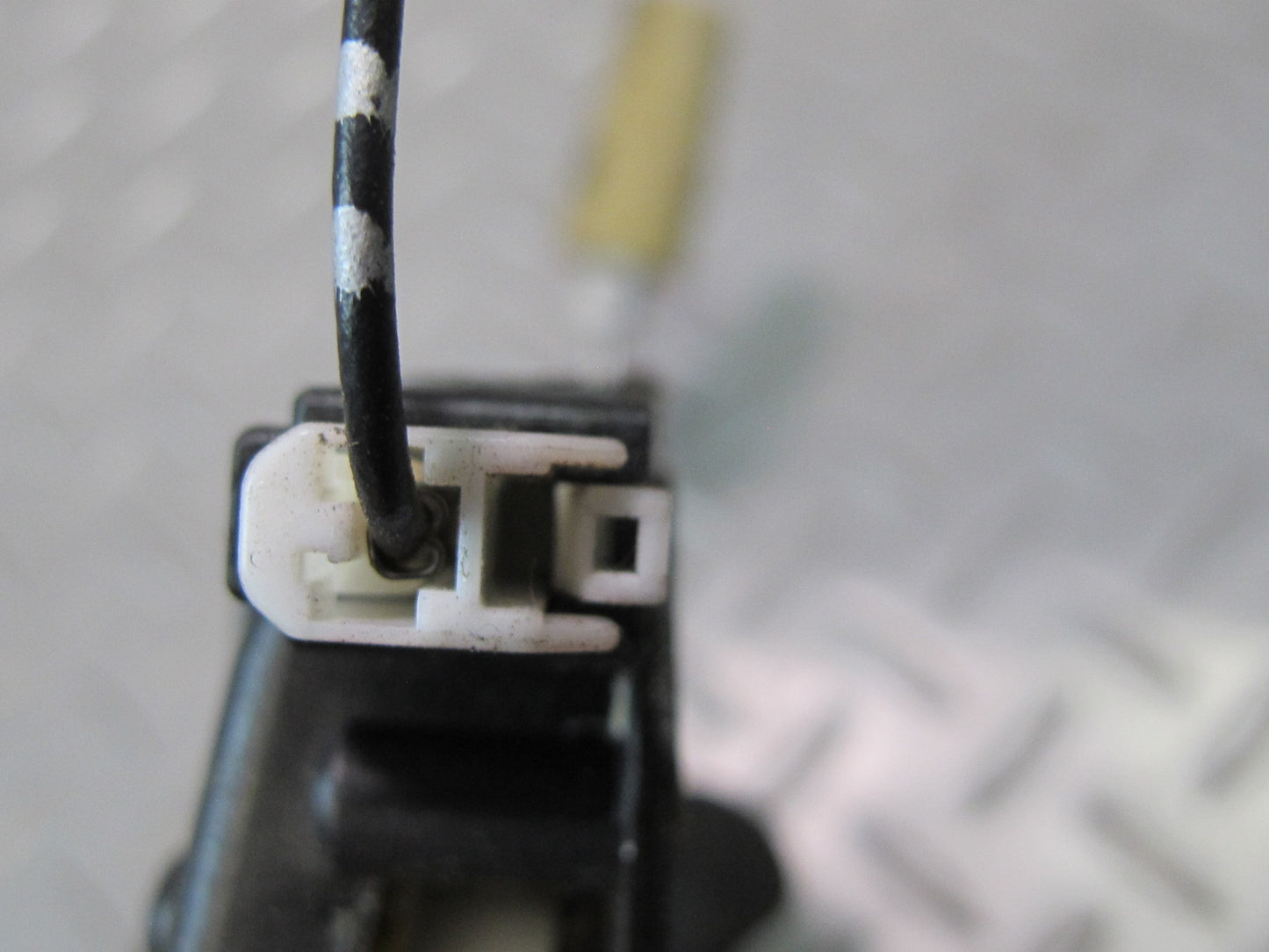 92-00 Lexus UZZ30L SC300 SC400 Rear Trunk Lid Lock Latch Actuator OEM