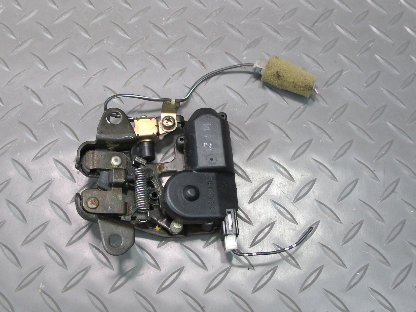 92-00 Lexus UZZ30L SC300 SC400 Rear Trunk Lid Lock Latch Actuator OEM