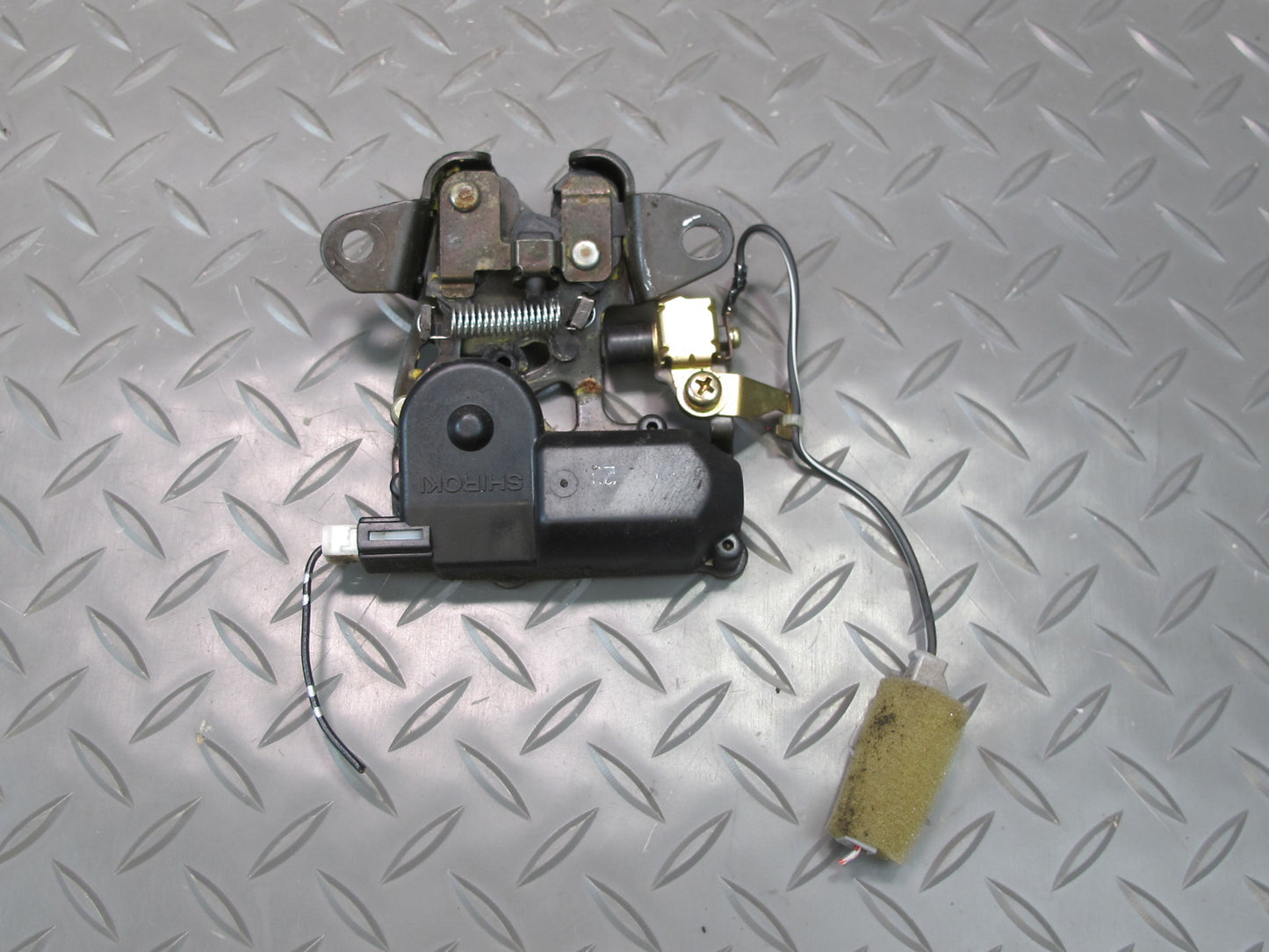 92-00 Lexus UZZ30L SC300 SC400 Rear Trunk Lid Lock Latch Actuator OEM