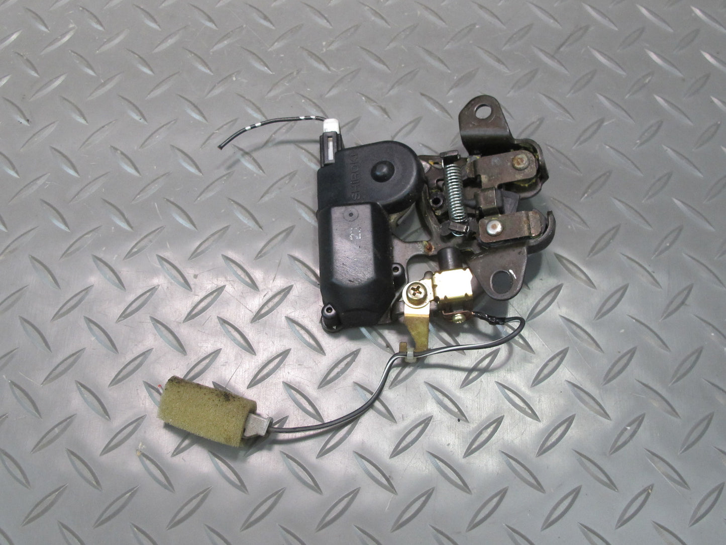 92-00 Lexus UZZ30L SC300 SC400 Rear Trunk Lid Lock Latch Actuator OEM