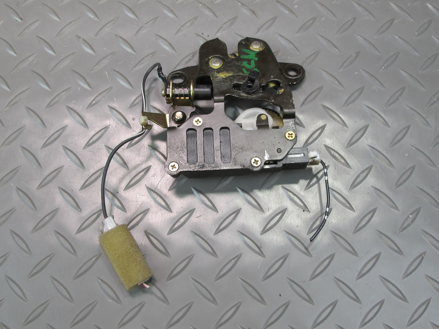 92-00 Lexus UZZ30L SC300 SC400 Rear Trunk Lid Lock Latch Actuator OEM