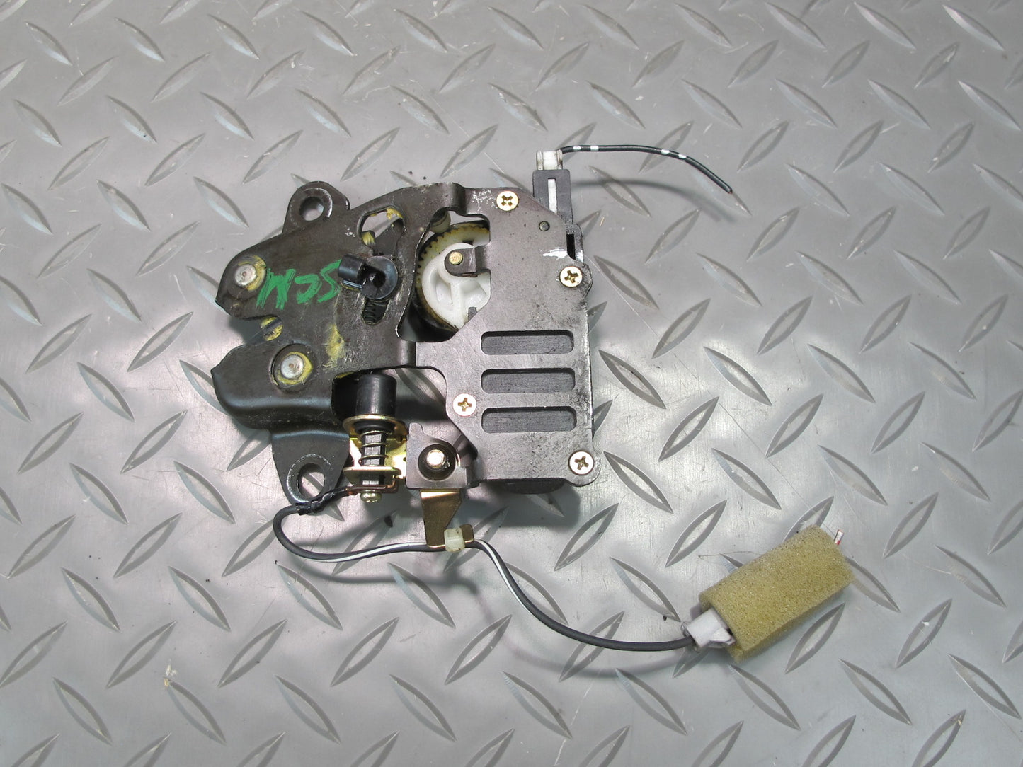 92-00 Lexus UZZ30L SC300 SC400 Rear Trunk Lid Lock Latch Actuator OEM