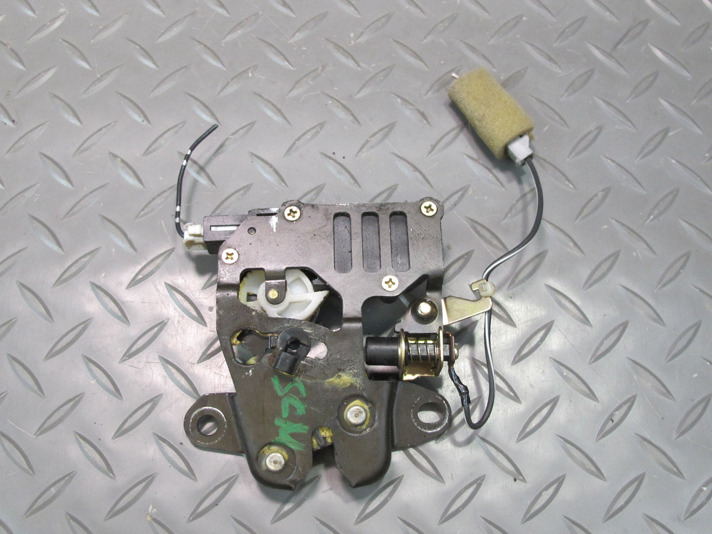 92-00 Lexus UZZ30L SC300 SC400 Rear Trunk Lid Lock Latch Actuator OEM