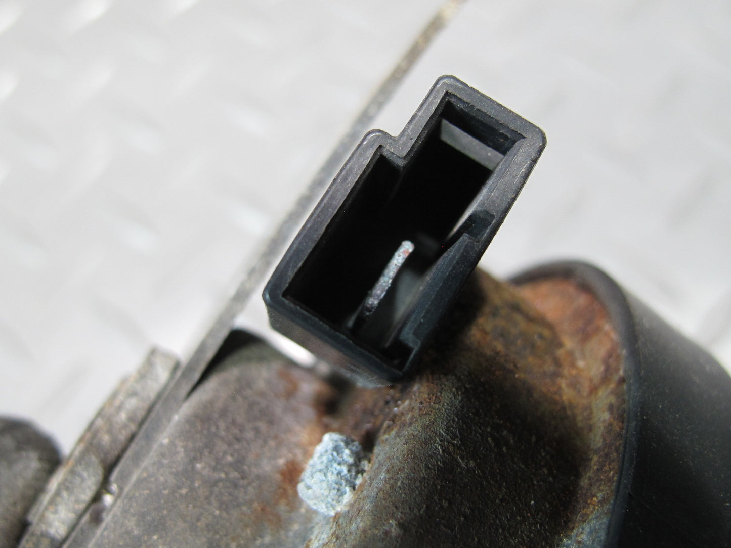 92-00 Lexus UZZ30L SC300 SC400 Set of 2 High & Low Tone Note Horn Signal OEM