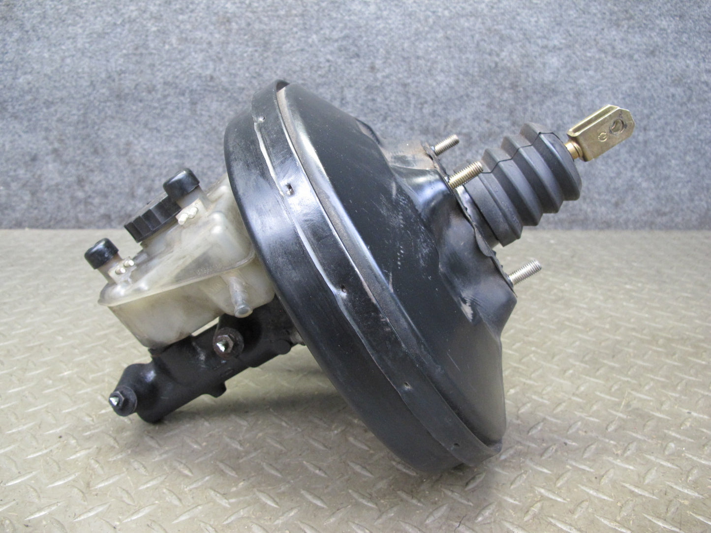 82-85 Mercedes W123 300D Brake Master Cylinder Booster Fluid Reseervoir Tank OEM