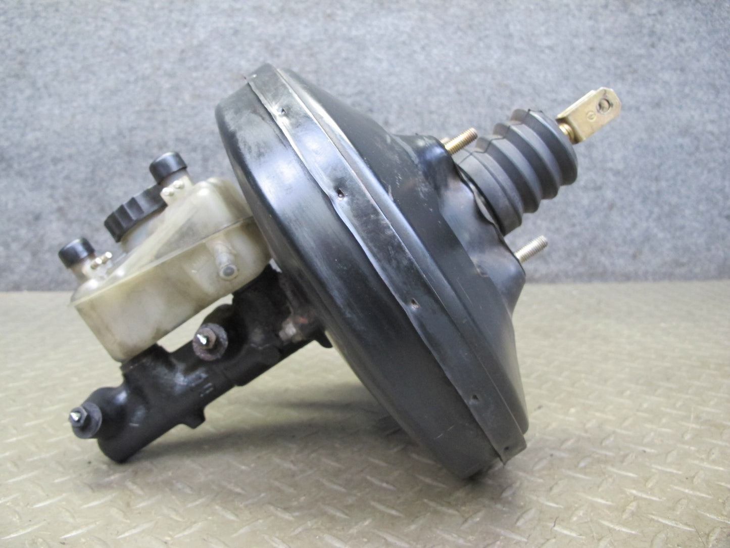 82-85 Mercedes W123 300D Brake Master Cylinder Booster Fluid Reseervoir Tank OEM