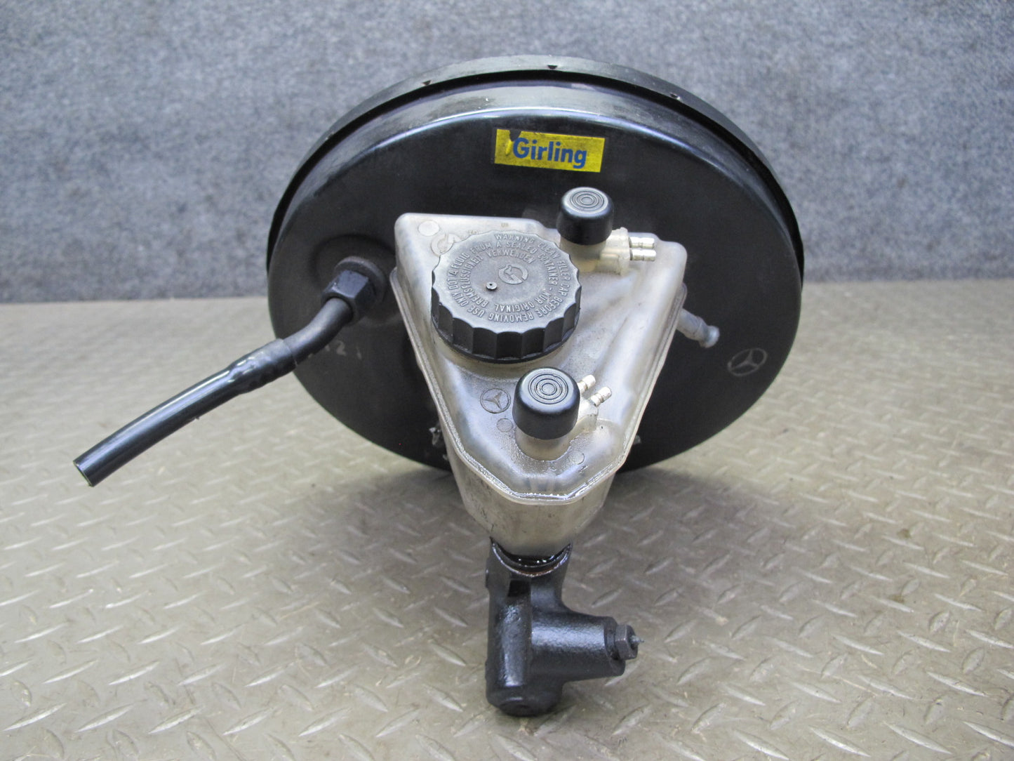 82-85 Mercedes W123 300D Brake Master Cylinder Booster Fluid Reseervoir Tank OEM