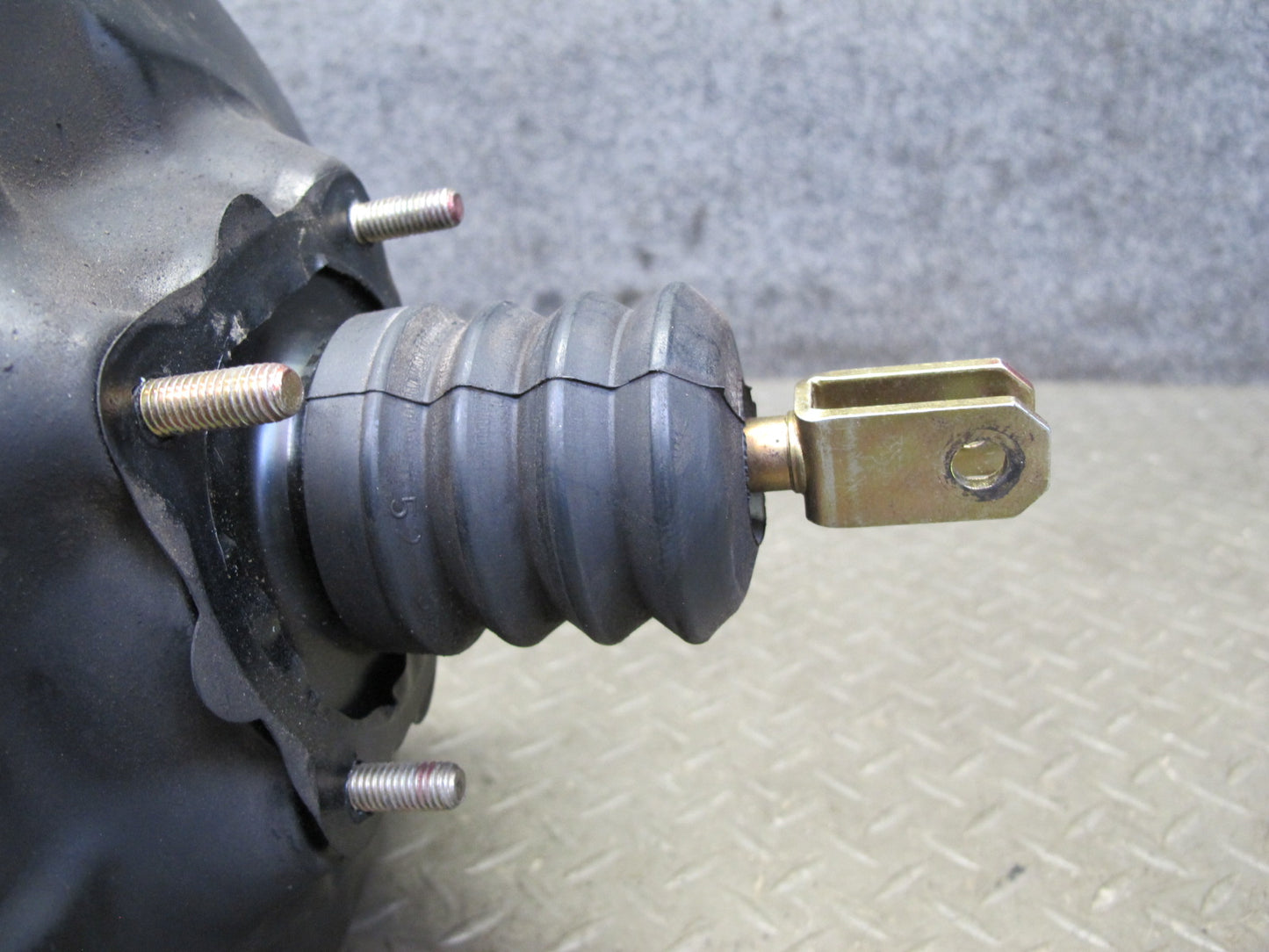 82-85 Mercedes W123 300D Brake Master Cylinder Booster Fluid Reseervoir Tank OEM