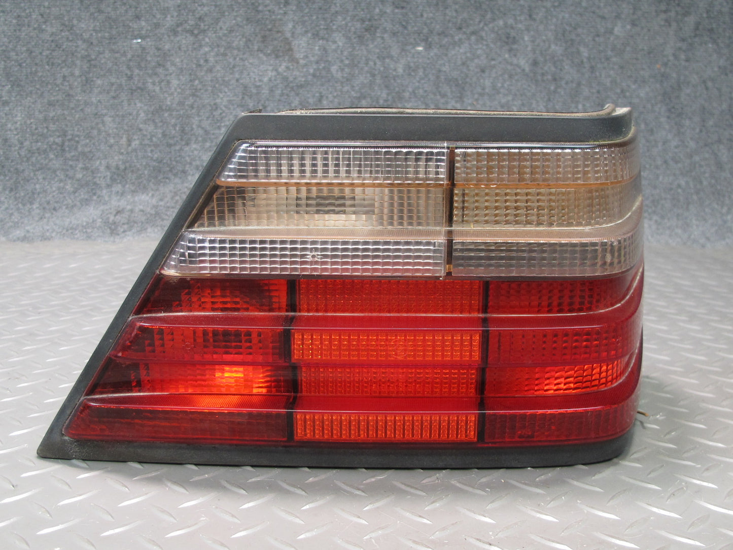 94-95 Mercedes W124 300D Sedan Set of 2 Rear Left & Right Tail Light Lamp OEM