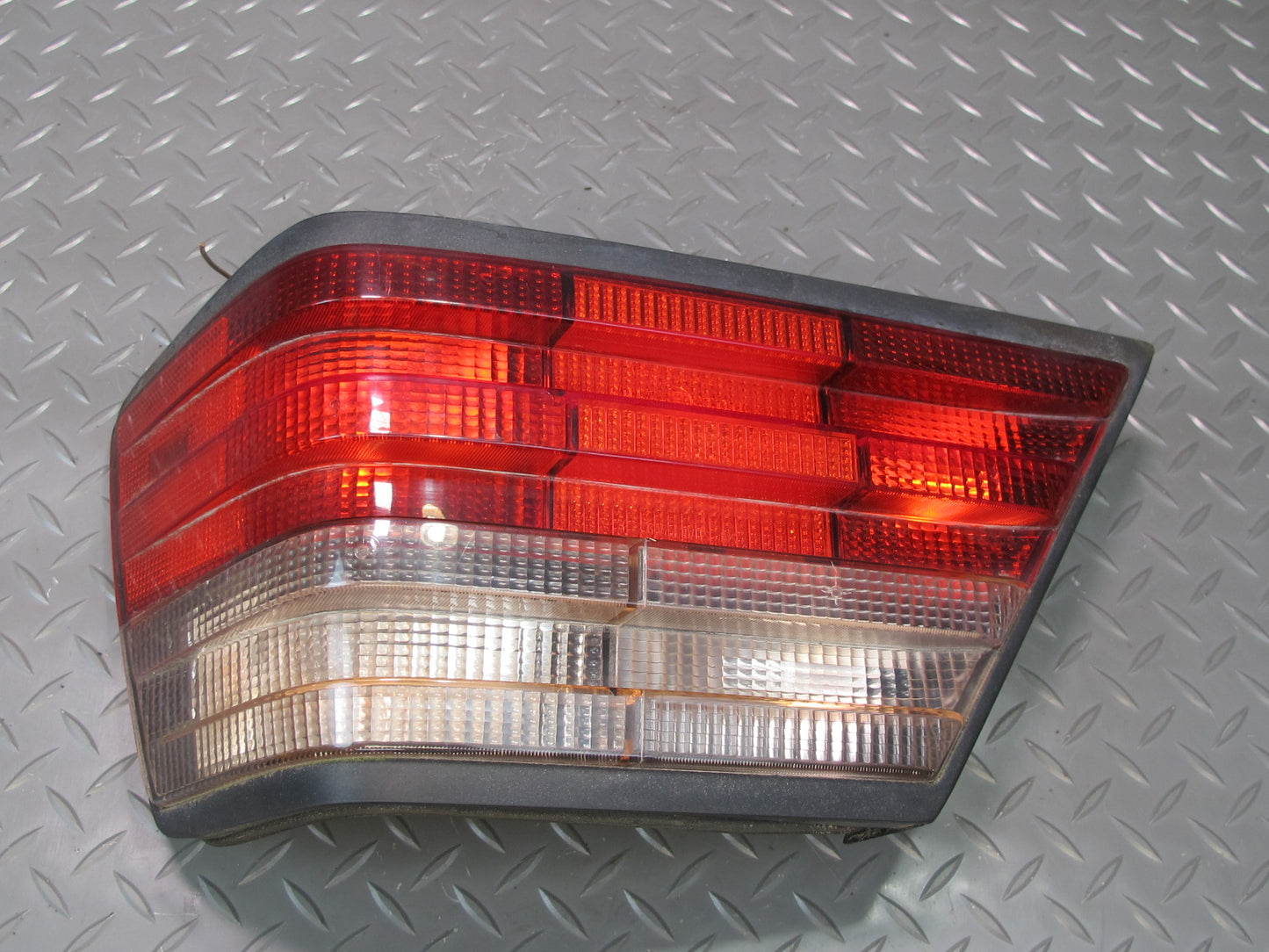 94-95 Mercedes W124 300D Sedan Set of 2 Rear Left & Right Tail Light Lamp OEM