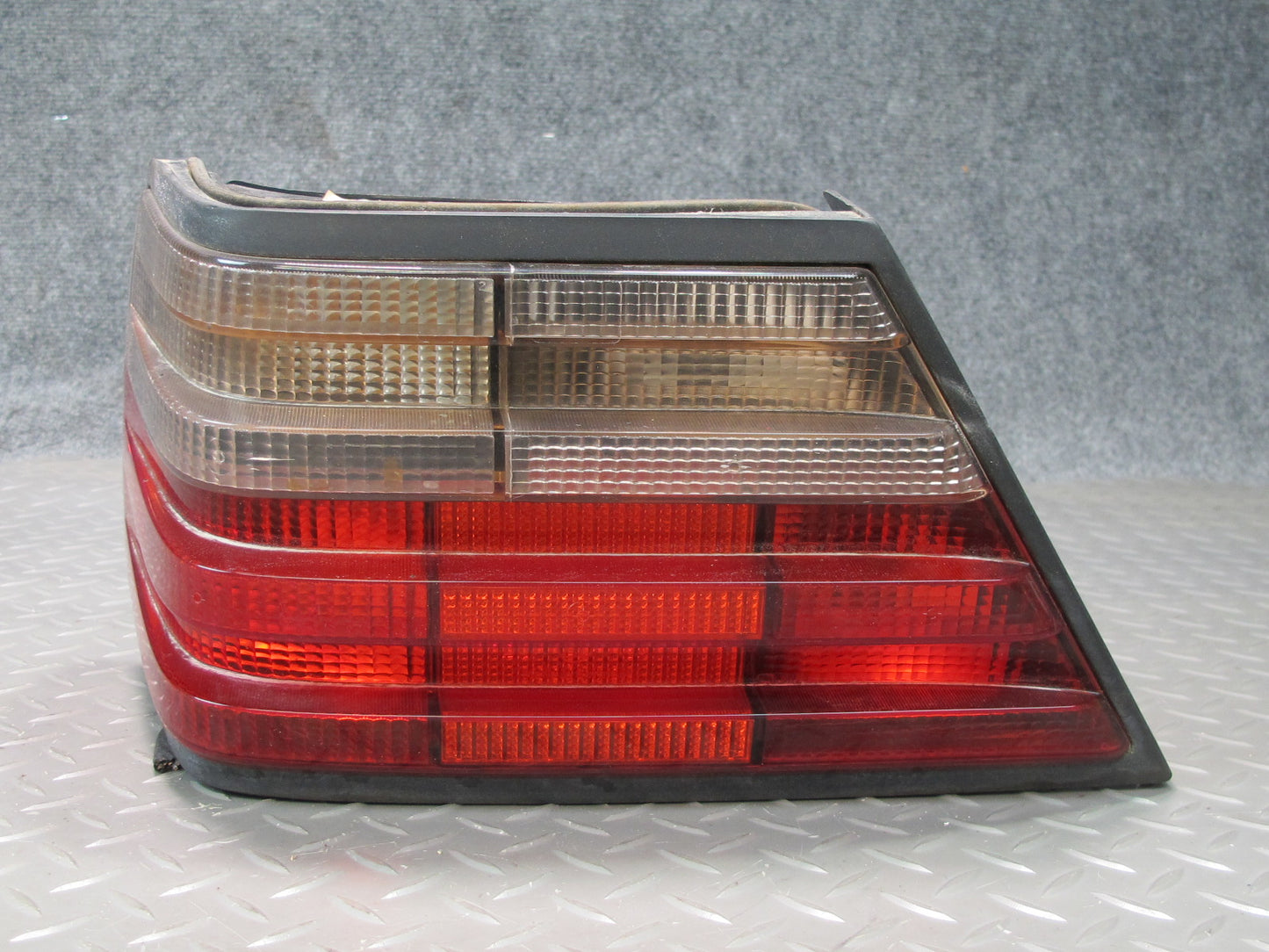 94-95 Mercedes W124 300D Sedan Set of 2 Rear Left & Right Tail Light Lamp OEM