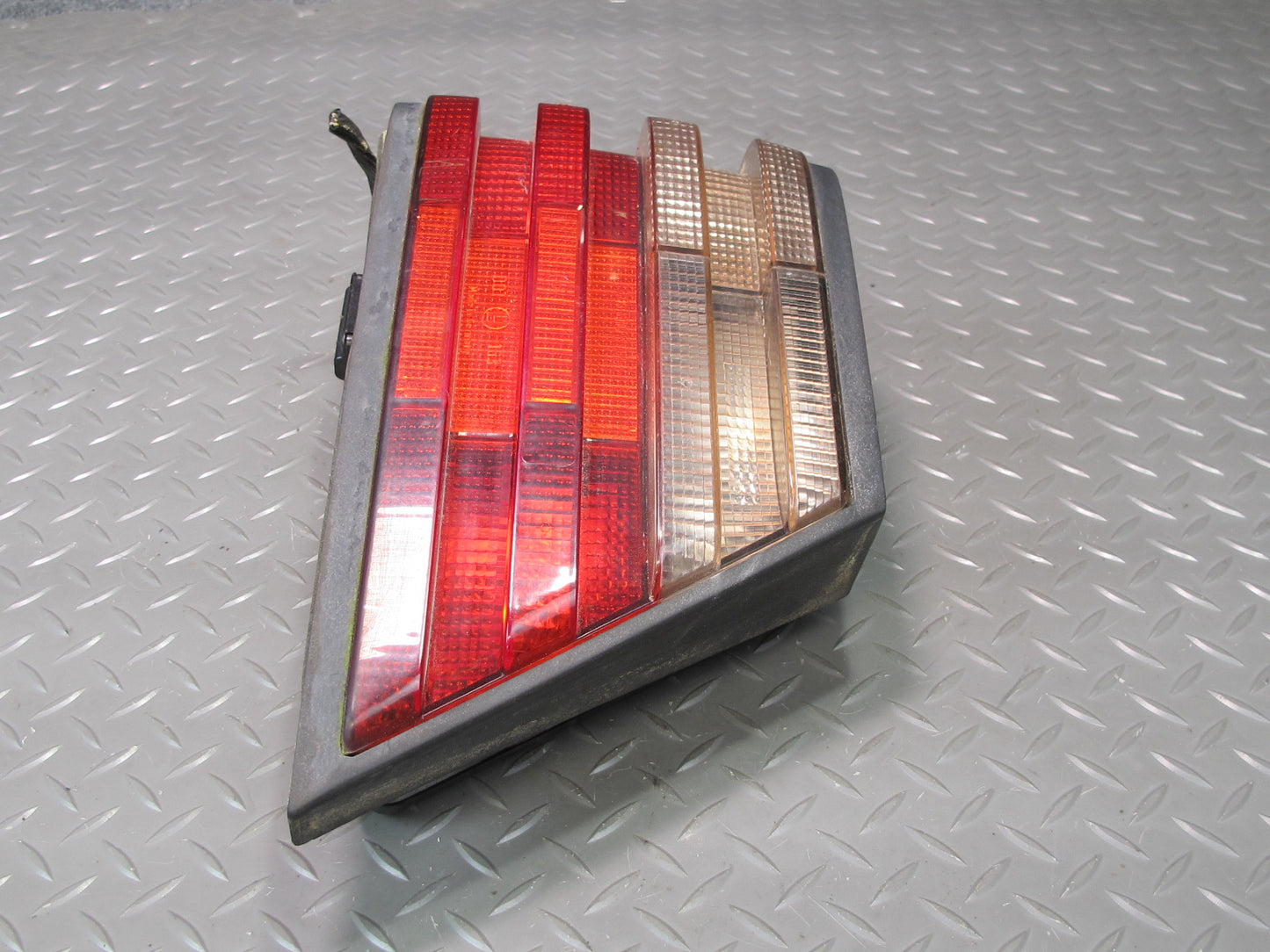 94-95 Mercedes W124 300D Sedan Set of 2 Rear Left & Right Tail Light Lamp OEM