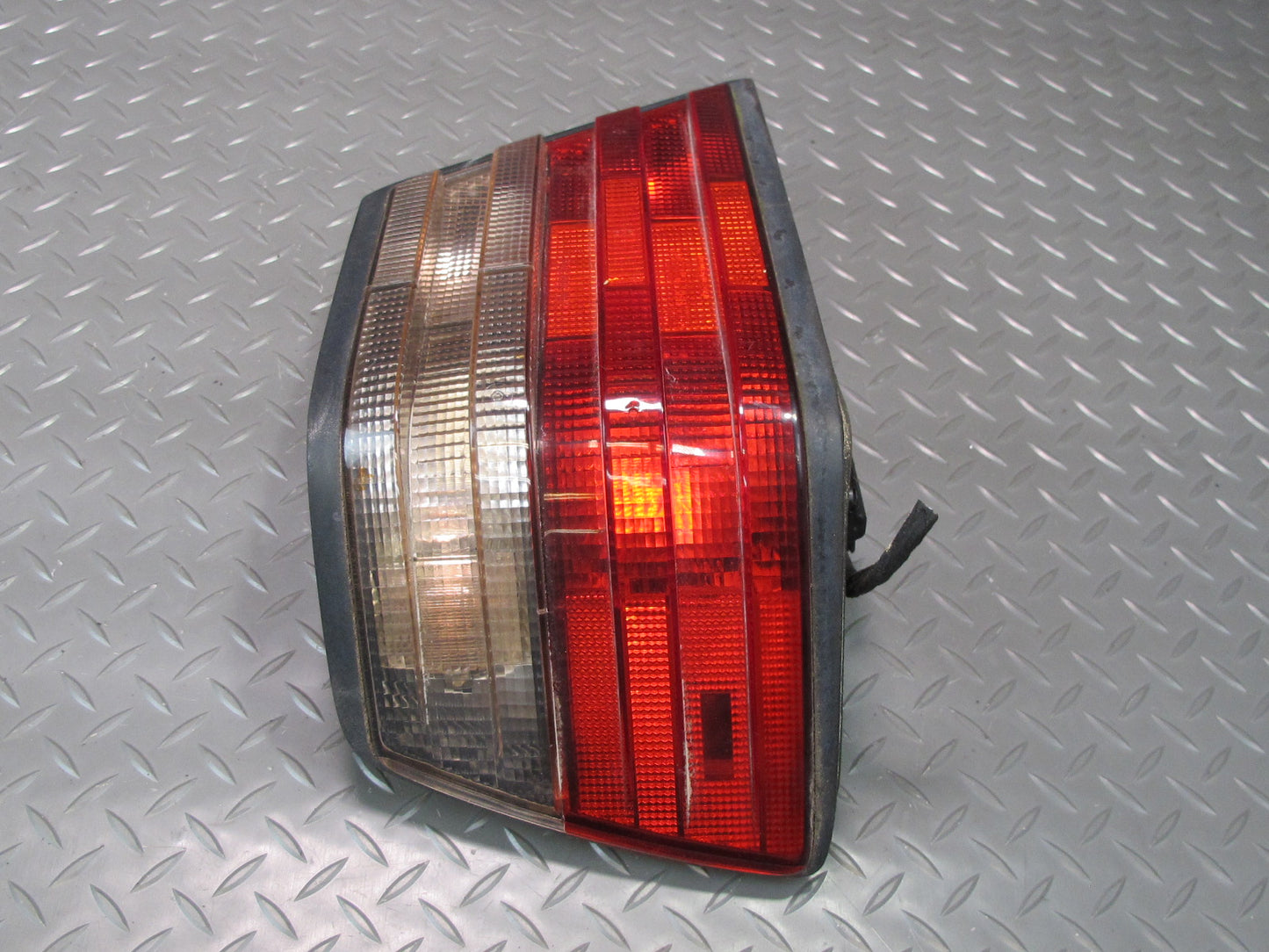 94-95 Mercedes W124 300D Sedan Set of 2 Rear Left & Right Tail Light Lamp OEM