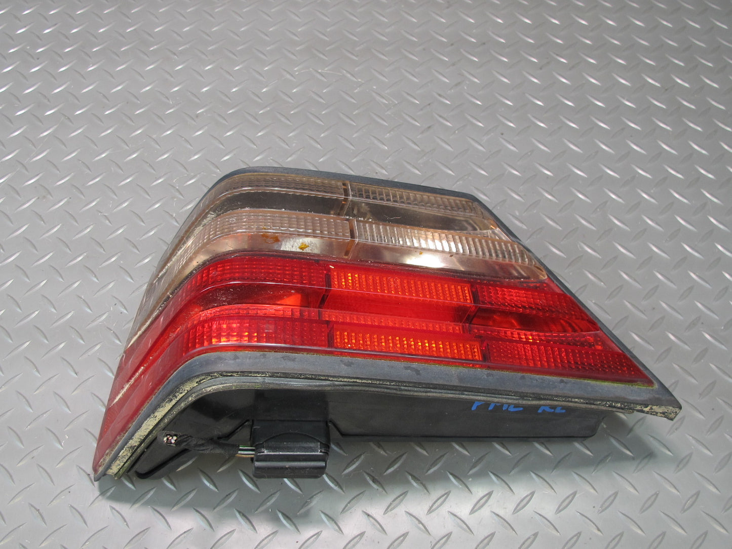 94-95 Mercedes W124 300D Sedan Set of 2 Rear Left & Right Tail Light Lamp OEM