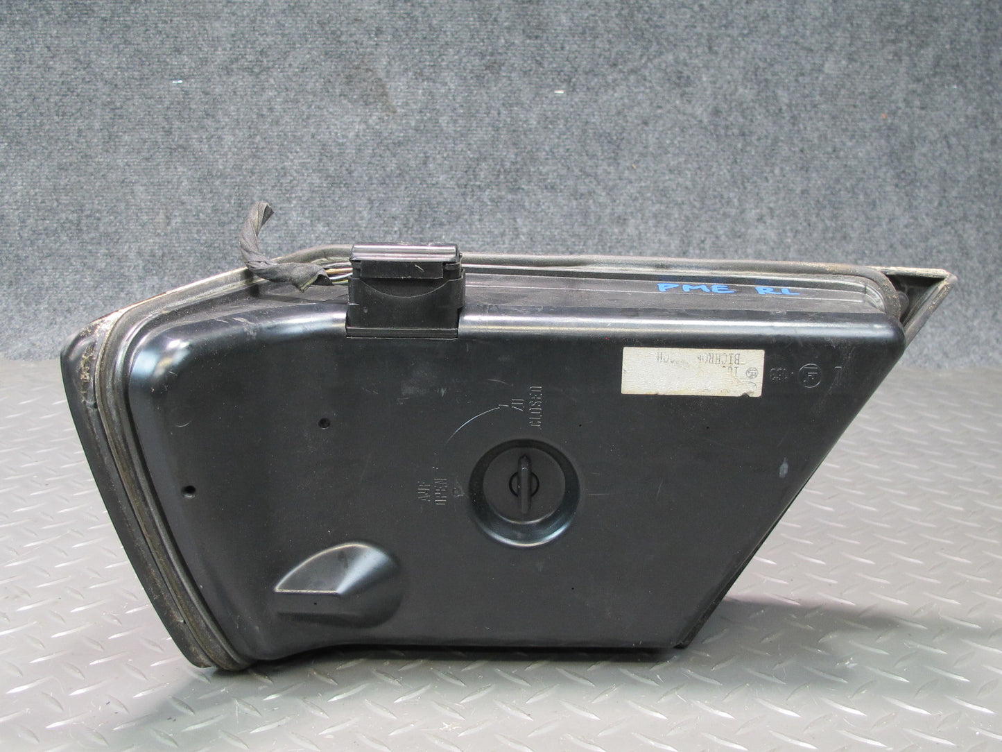 94-95 Mercedes W124 300D Sedan Set of 2 Rear Left & Right Tail Light Lamp OEM