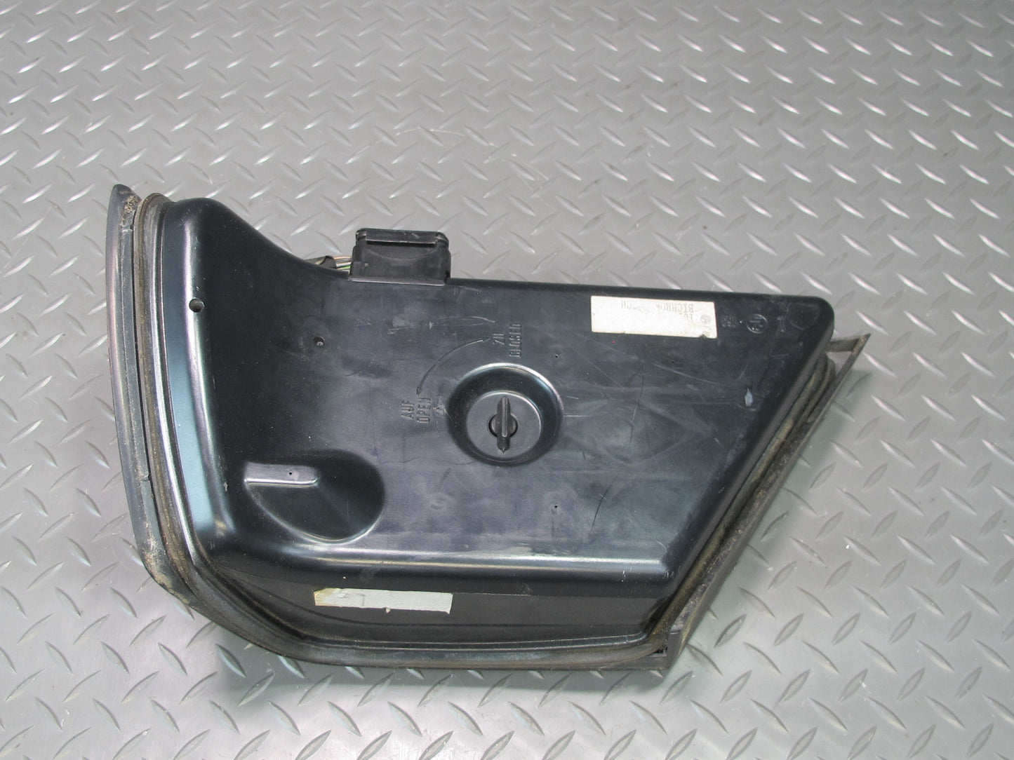 94-95 Mercedes W124 300D Sedan Set of 2 Rear Left & Right Tail Light Lamp OEM