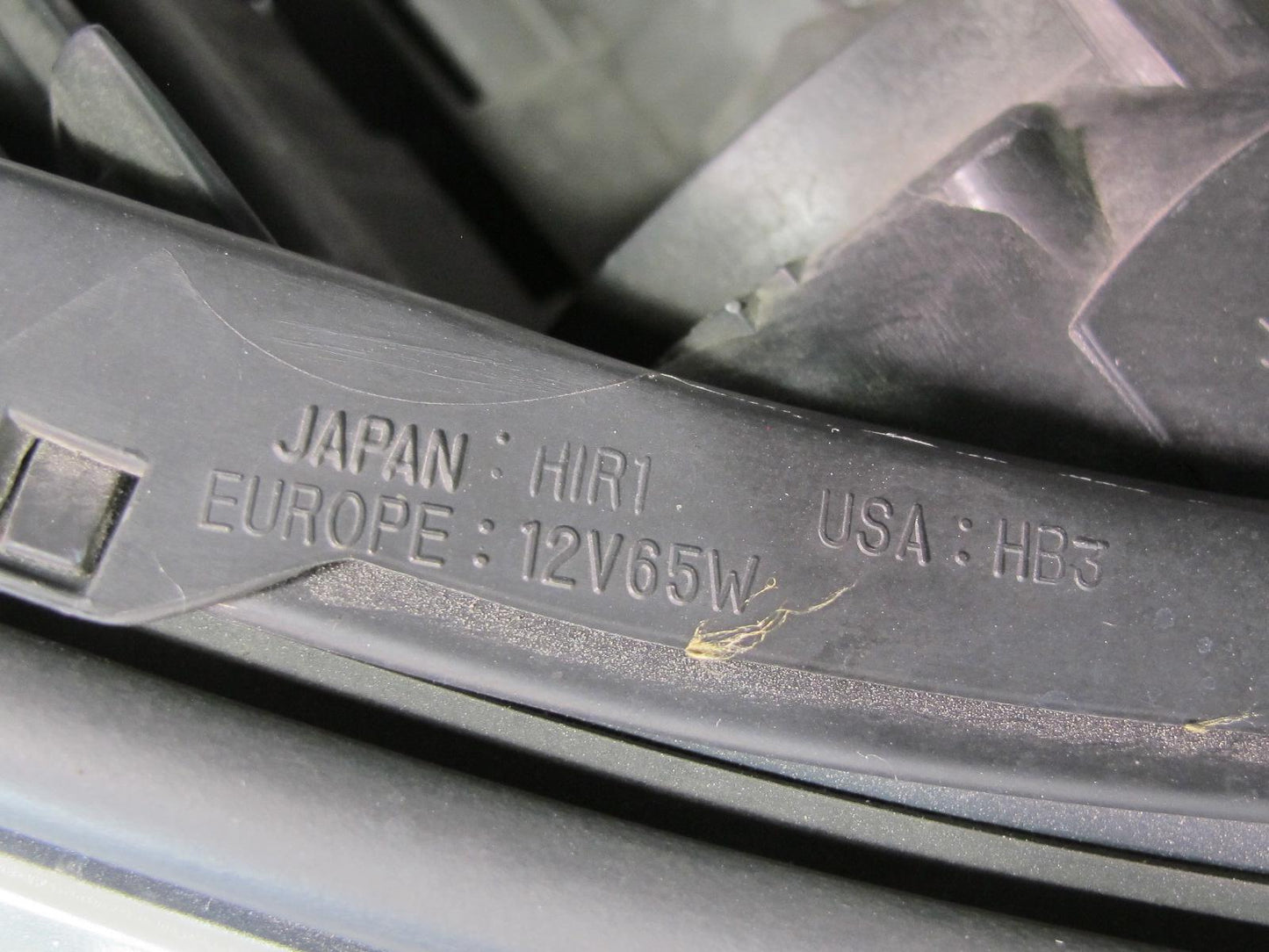 02-05 Lexus UZZ40L SC430 Right Passenger Side Halogen Headlight Lamp OEM