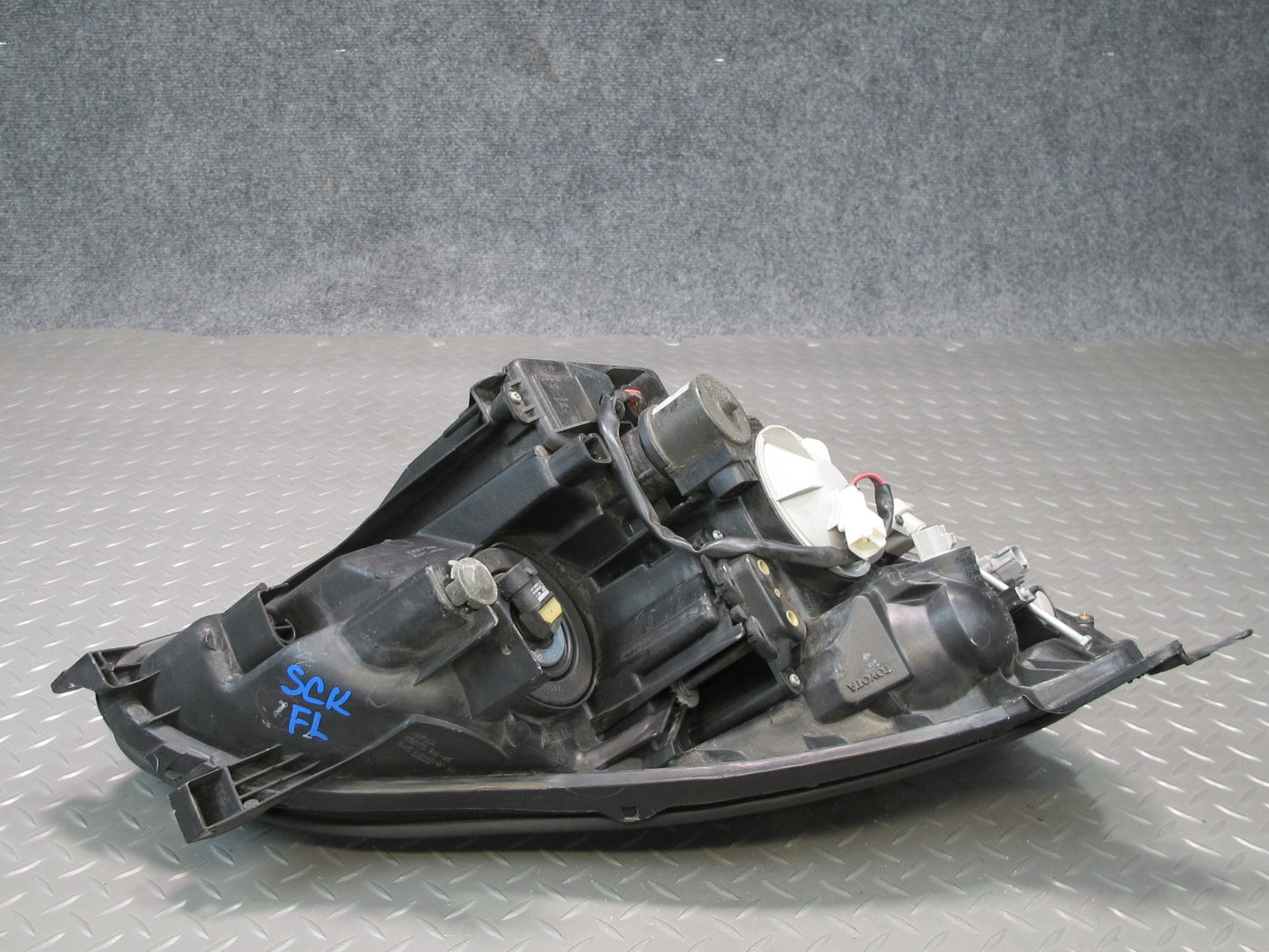 02-05 Lexus UZZ40L SC430 Left Driver Side Halogen Headlight Lamp Assembly OEM