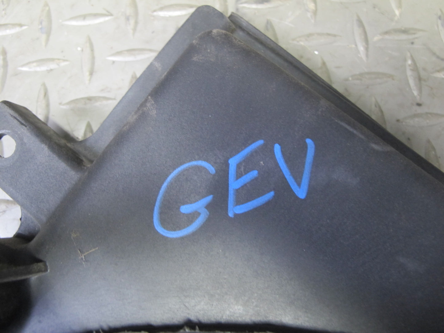 99-03 VW Eurovan T4 2.8L Engine Radiator Cooling Fan Motor Shroud 7D0121207 OEM