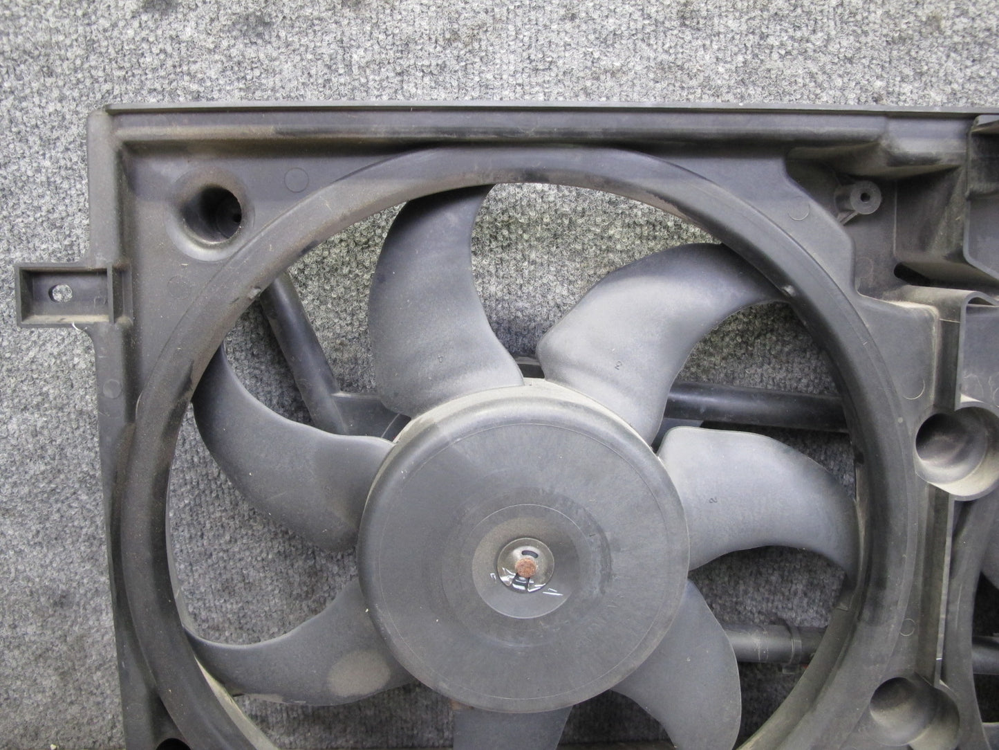 99-03 VW Eurovan T4 2.8L Engine Radiator Cooling Fan Motor Shroud 7D0121207 OEM