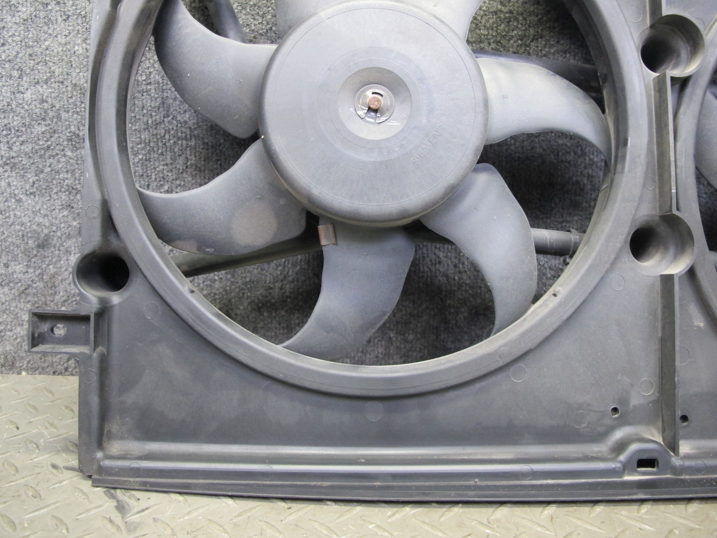 99-03 VW Eurovan T4 2.8L Engine Radiator Cooling Fan Motor Shroud 7D0121207 OEM